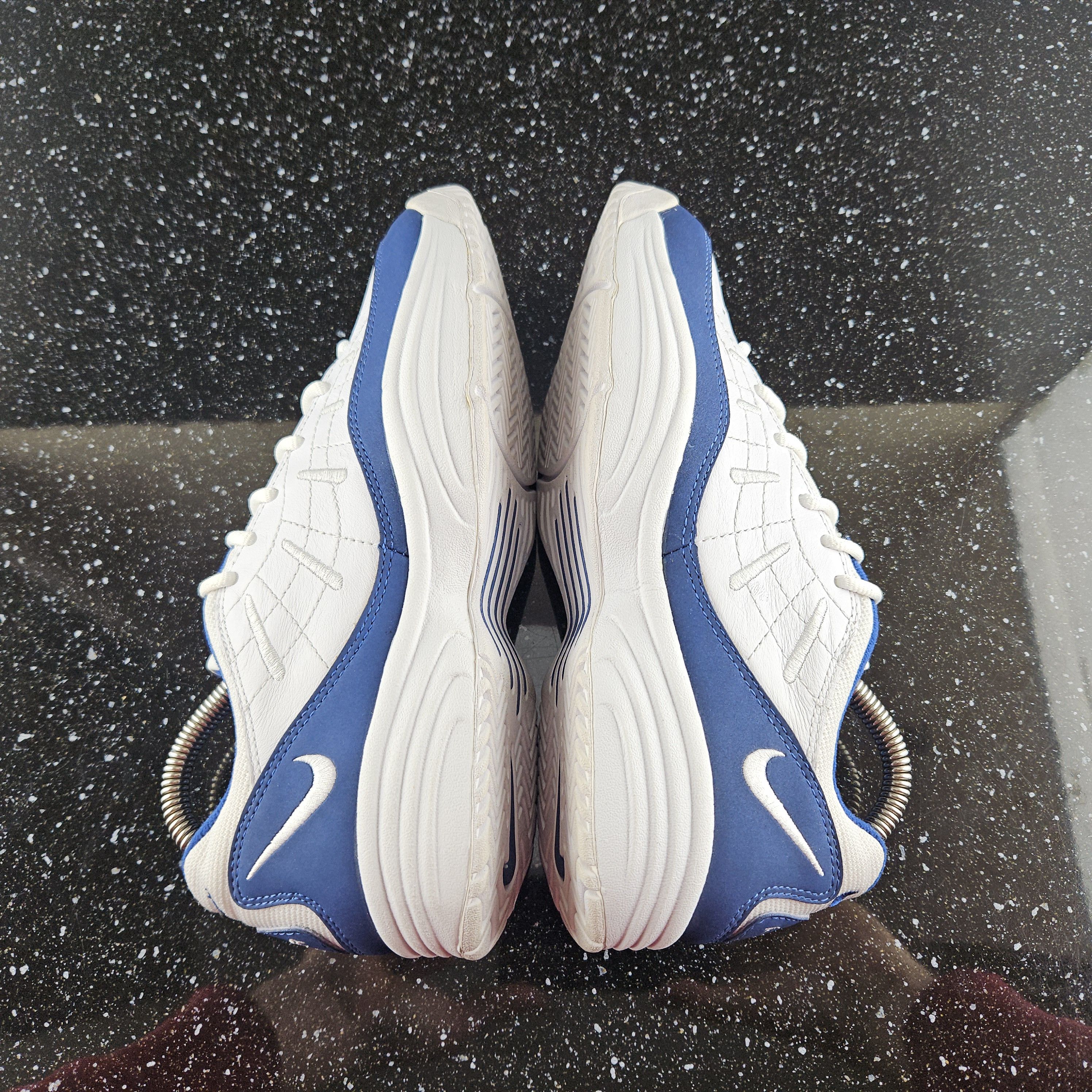 Nike Vintage Nike white trainers Sz 8.5 US Size US 8.5 / IT 38.5 - 8 Thumbnail