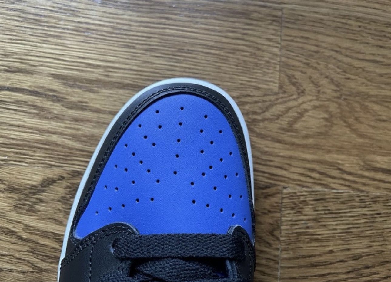 Jordan Brand 2016 6Y1 Retro Low Royal Blue (GS) OG Size US 6 / EU 39 - 8 Thumbnail