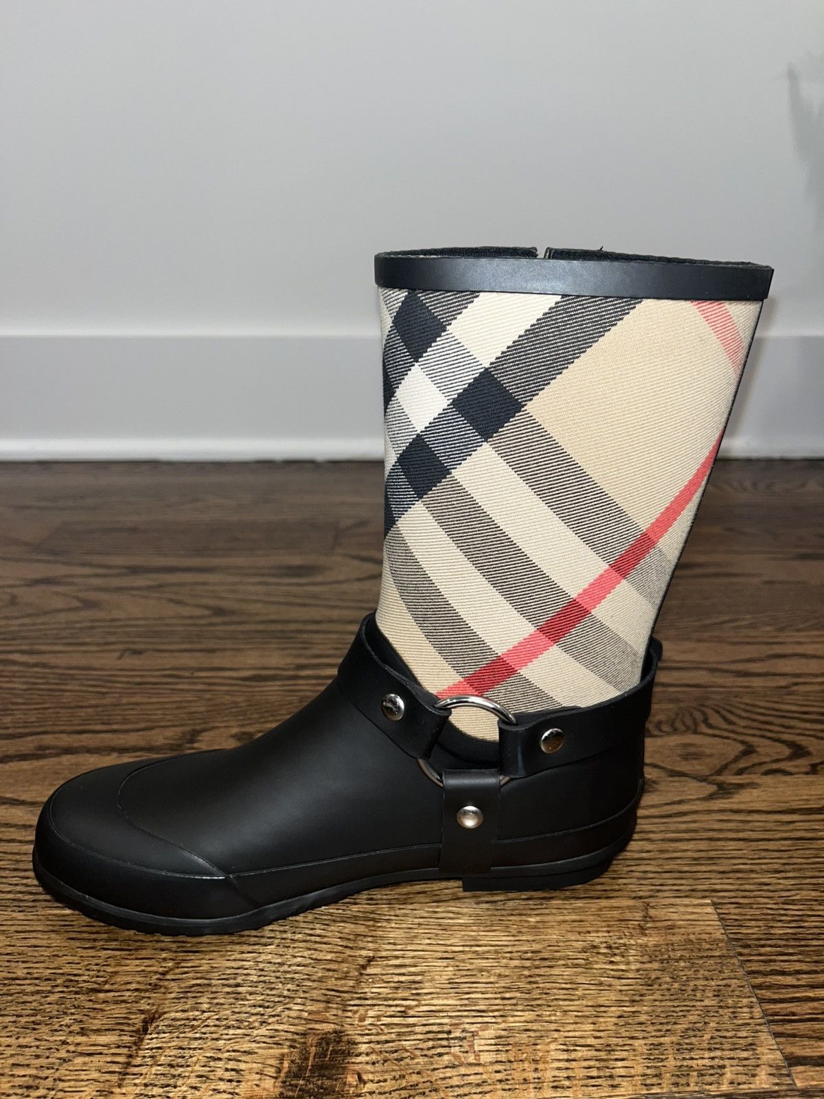 Burberry Burberry Strap Detail House Check Rubber Rain Boots Size US 5 / IT 35 - 7 Thumbnail