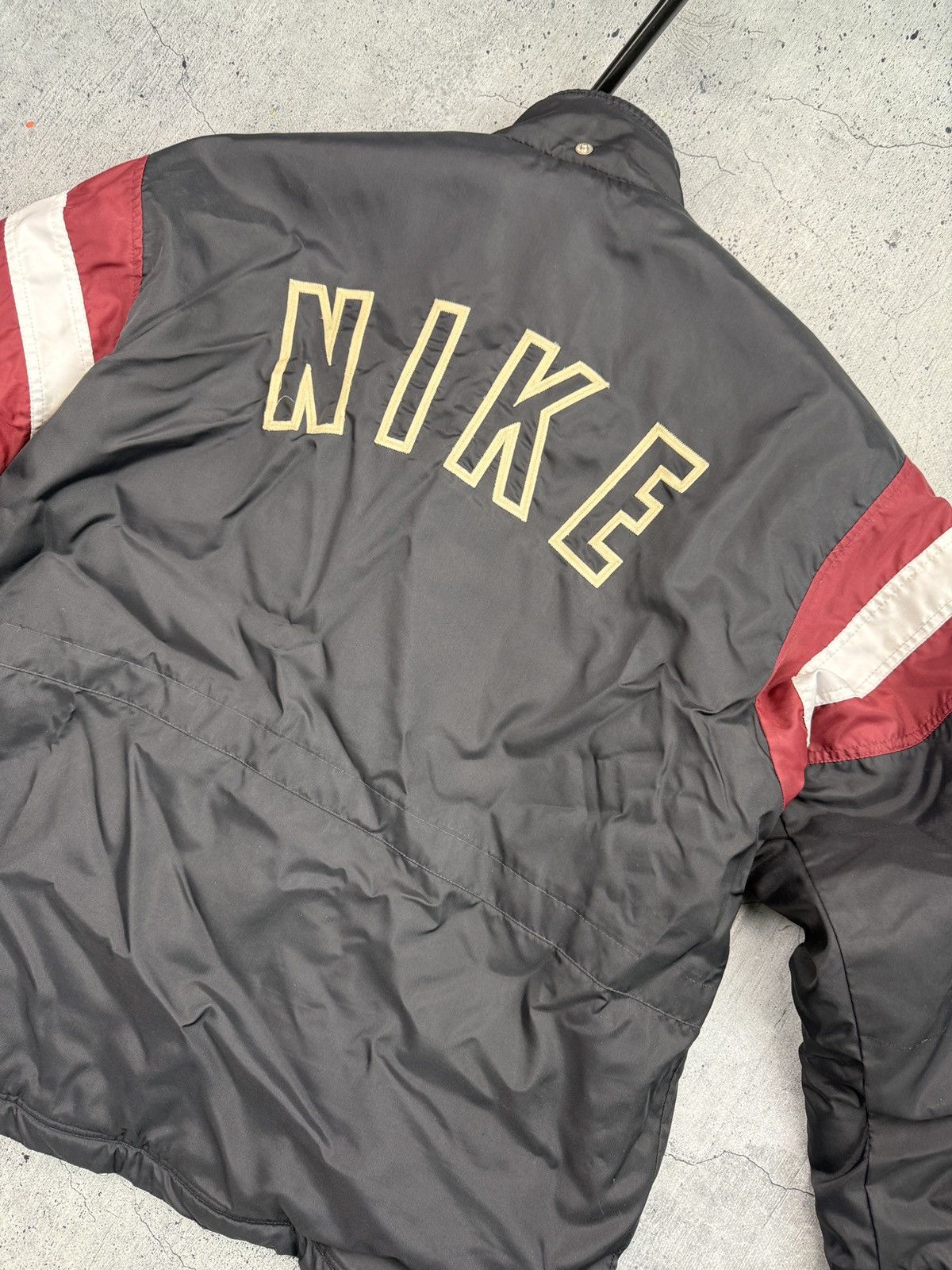 Nike Nike Vintage Puffer Jacket Big Logo Swoosh Size US L / EU 52-54 / 3 - 6 Thumbnail