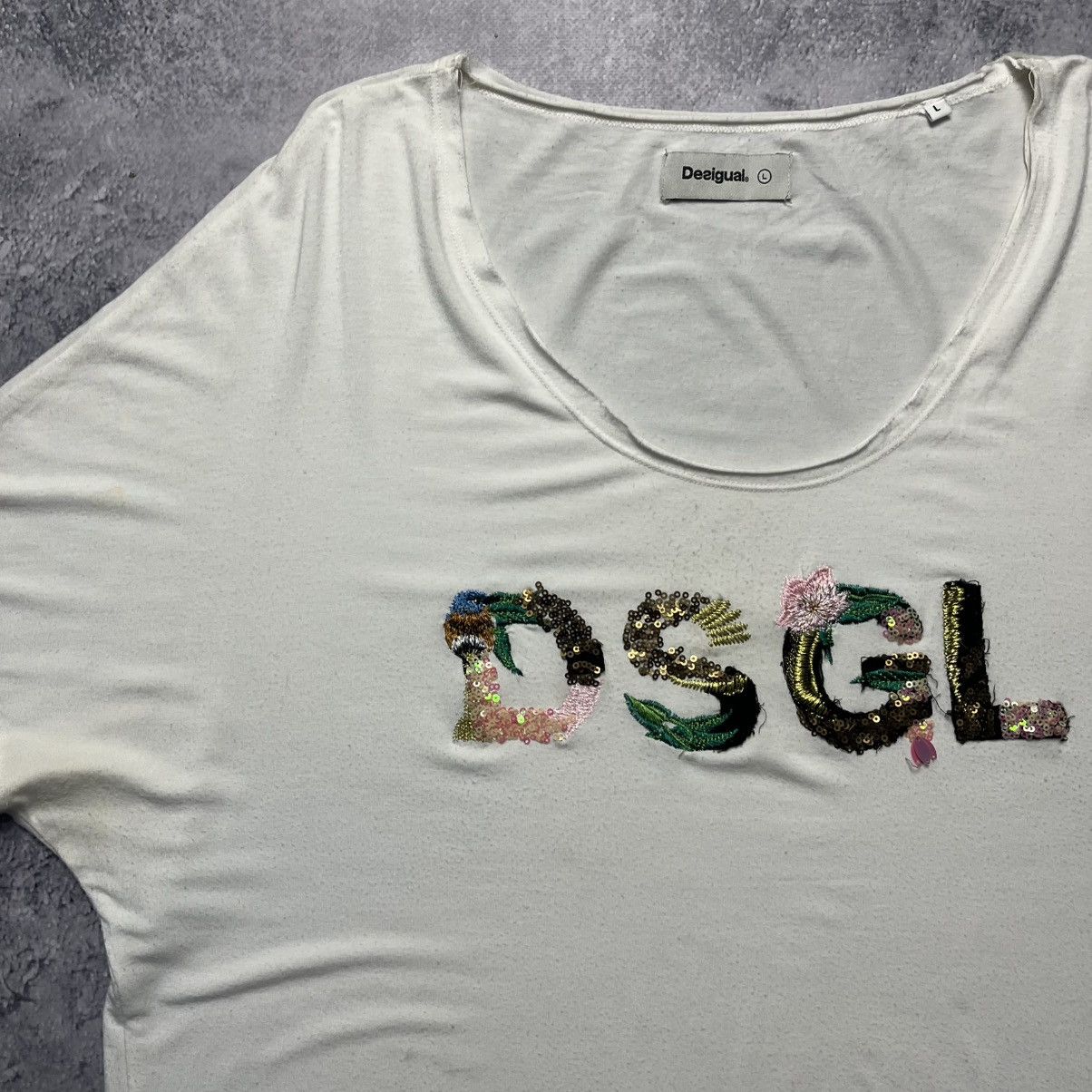 Desigual Vintage Desigual Big Rhinestones Glitter Logo Tee Streetwear Size L / US 10 / IT 46 - 5 Thumbnail