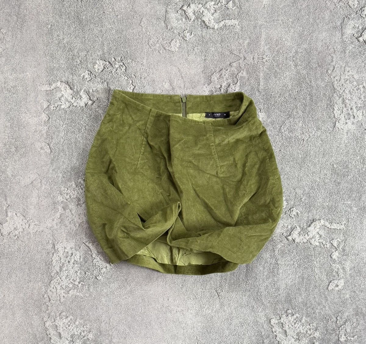 Dale Of Norway × Designer × Moods of Norway Ivko M green corduroy velvet mini skirt Size 26" / US 2 / IT 38 - 1 Thumbnail