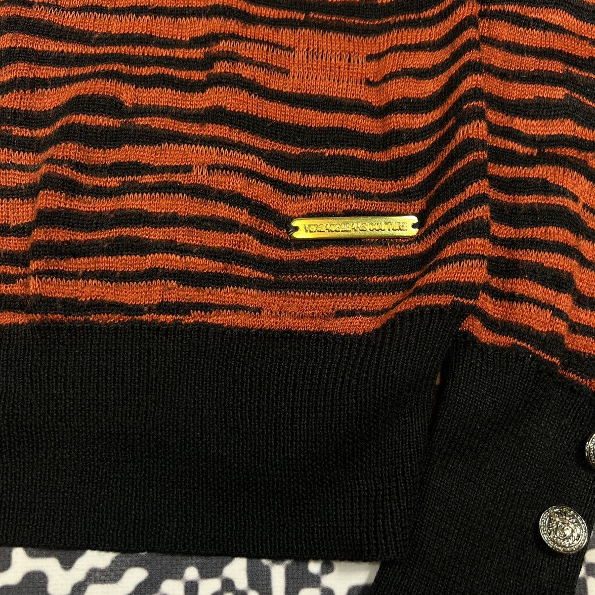 Versace Vintage Y2K Versace Tiger Striped Print Luxury Retro Sweater Size M / US 6-8 / IT 42-44 - 6 Thumbnail