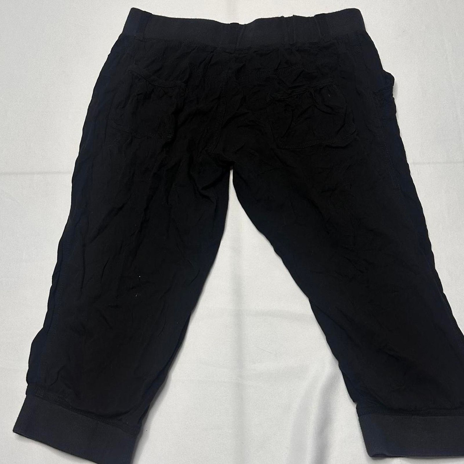 Bebe 2B Bebe Size Small Black Vintage Capris Soft & Flattering Size 27" / US 4 / IT 40 - 3 Thumbnail