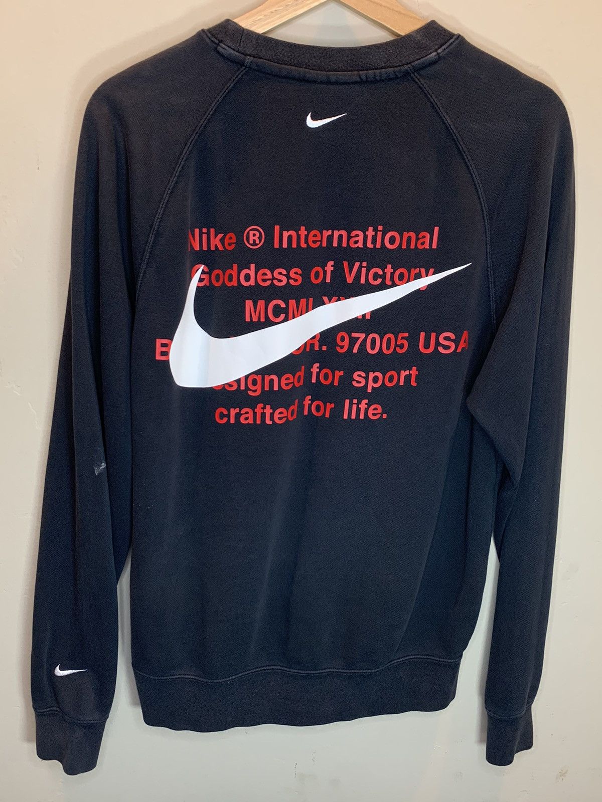 Nike *RARE* Nike Double Swoosh Goddess of Victory Art Sweatshirt Size US S / EU 44-46 / 1 - 1 Thumbnail