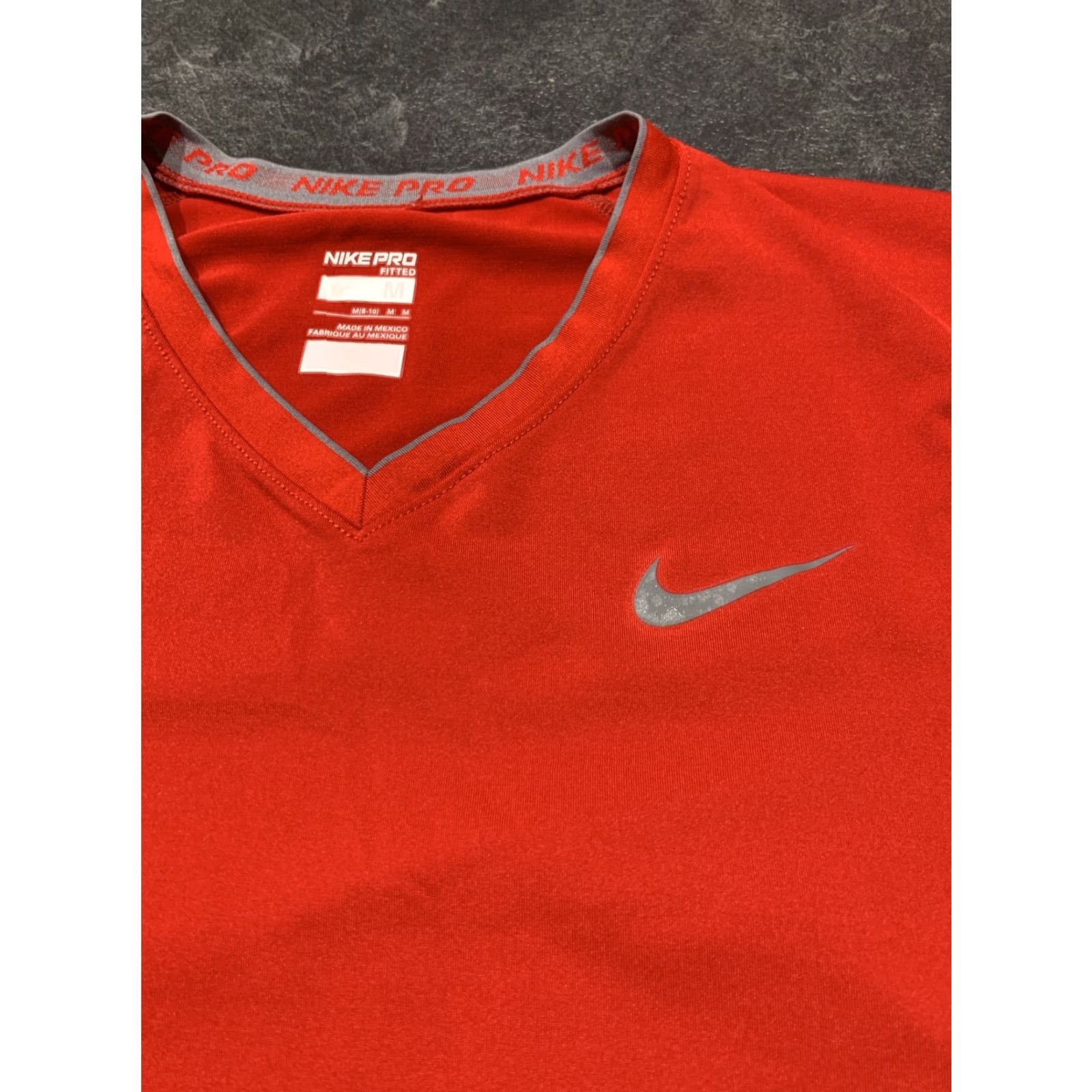 Nike Nike Women’s T-Shirt Medium Red Sports Performance Graphic Tee Active 360 Velocity Size M / US 6-8 / IT 42-44 - 3 Thumbnail