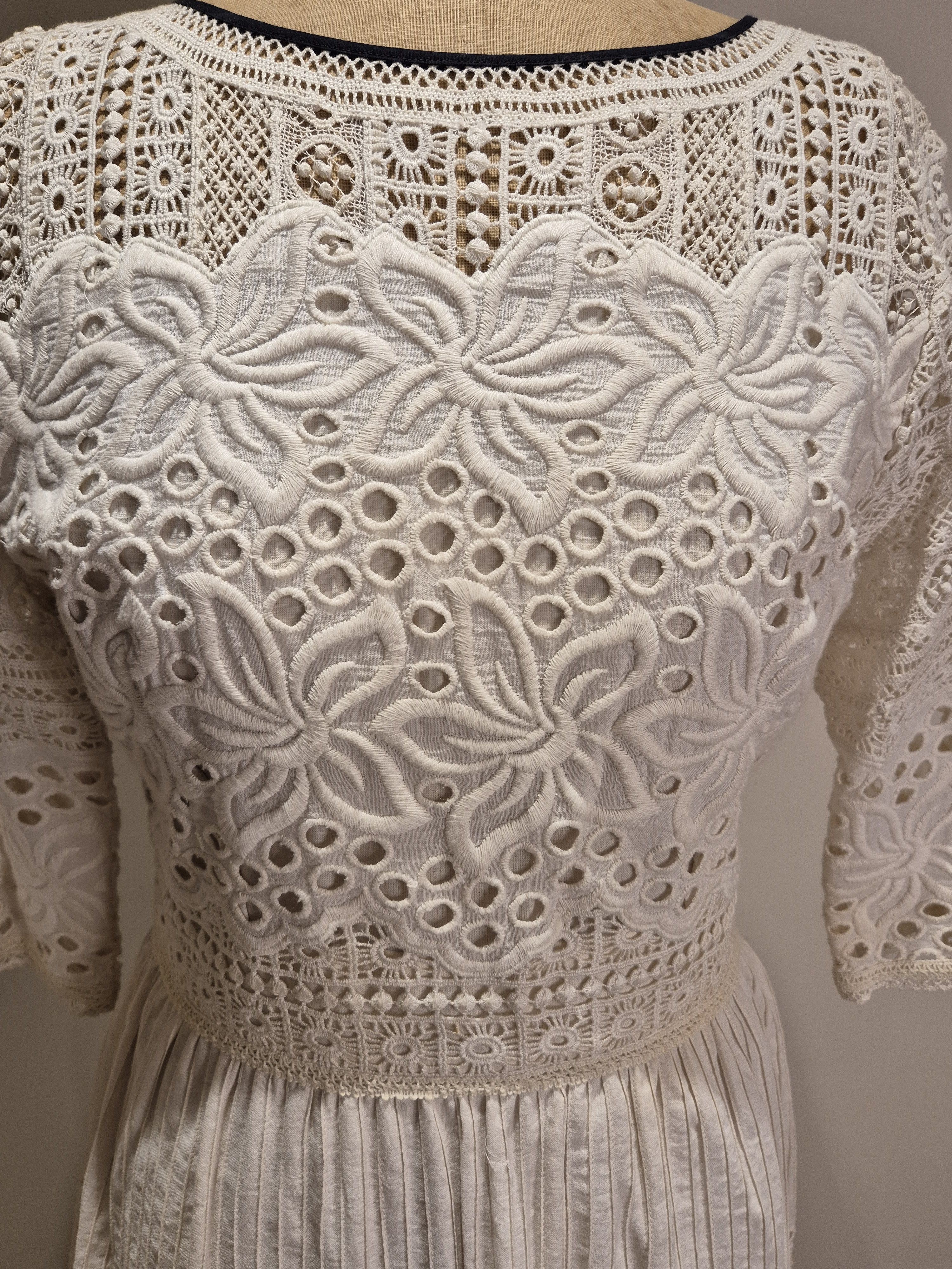Designer Talitha white cotton lace maxi dress Size S / US 4 / IT 40 - 5 Thumbnail