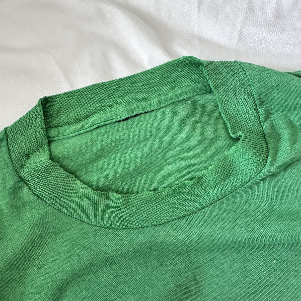 Vintage Vintage 1980s Jameson Irish Whiskey T-Shirt Distressed L Size US L / EU 52-54 / 3 - 7 Thumbnail