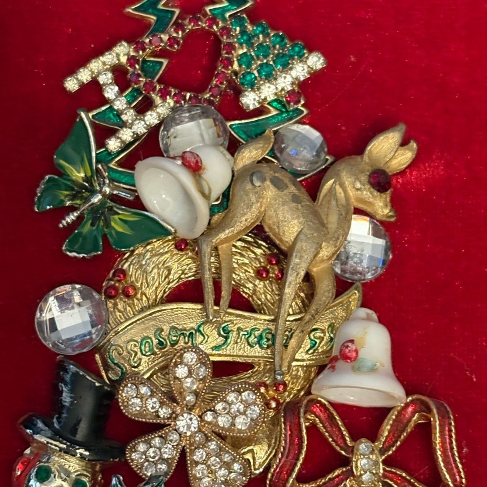 Other Framed Xmas Tree Collage Vintage Brooches Size 26 - 3 Thumbnail