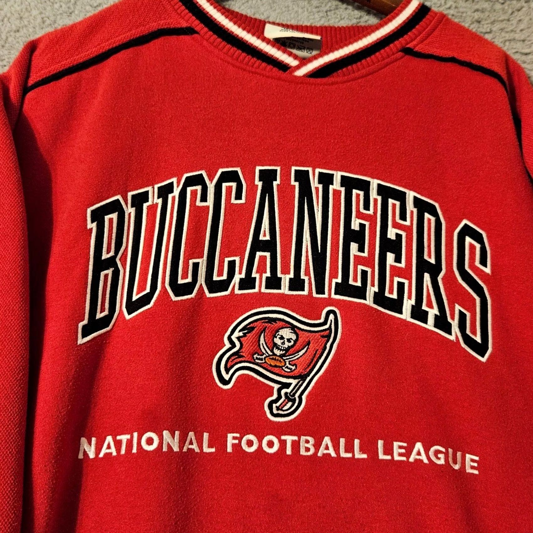 Lee VINTAGE Lee Sport Sweatshirt Tampa Bay Buccaneers NFL Pullover Mens L Red Embroidered Logo 90s Football Graphic Print Heavyweight Size US L / EU 52-54 / 3 - 4 Thumbnail