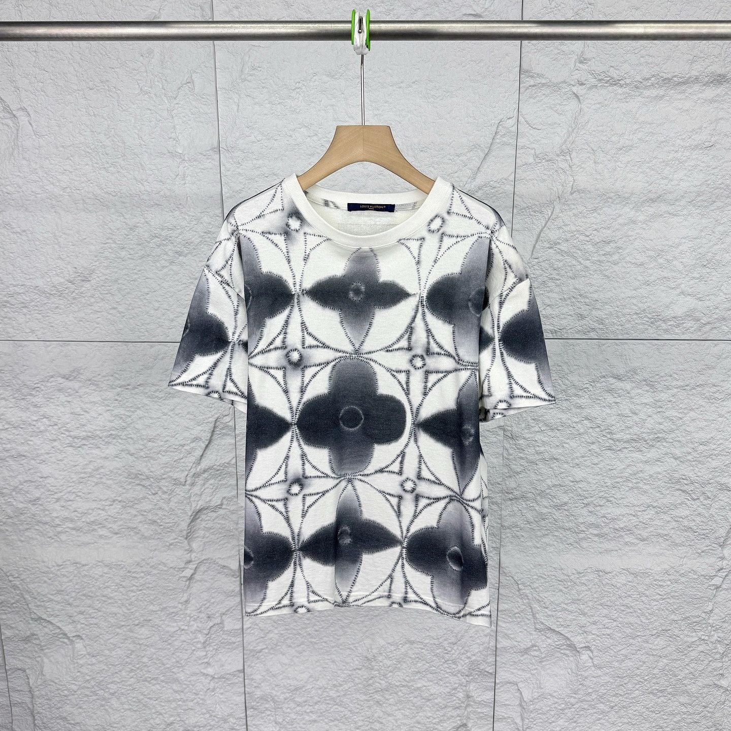 Louis Vuitton Louis Vuitton Tie-Dye Print T-Shirt Size S Size US S / EU 44-46 / 1 - 1 Thumbnail