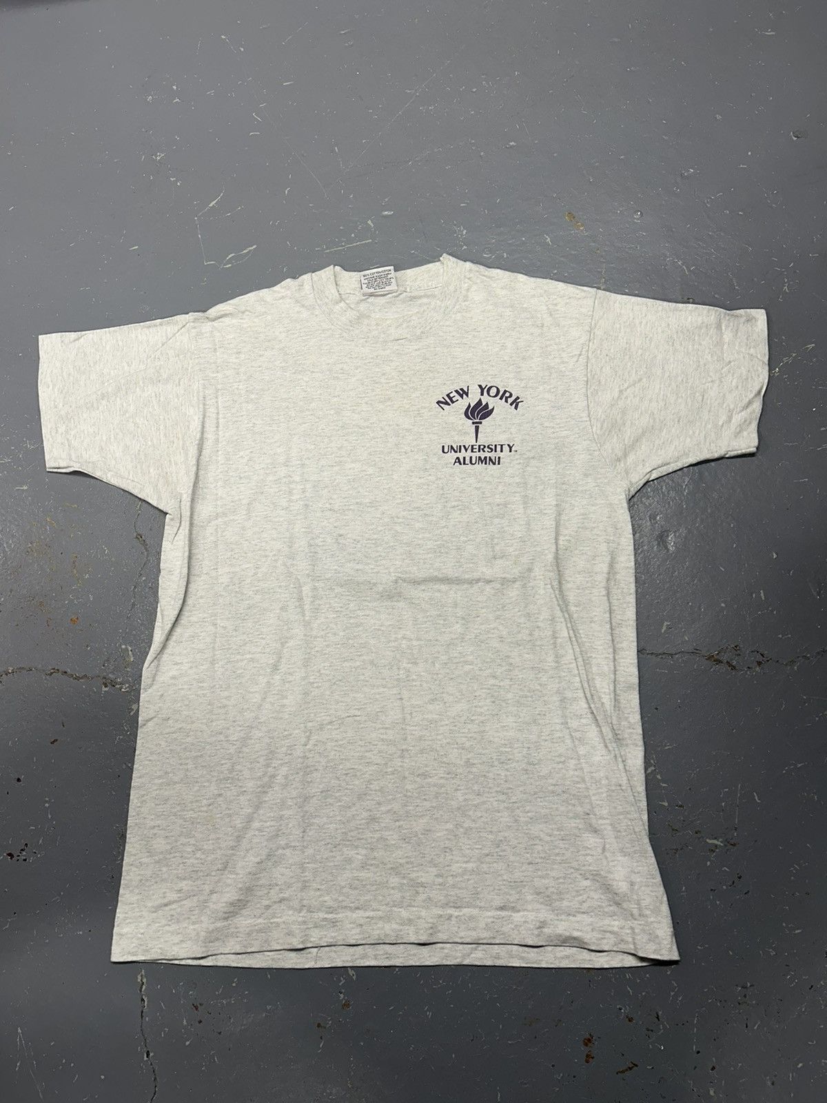 Vintage Crazy Vintage 90s Essential Grey NYU Alumni College T-Shirt Size US M / EU 48-50 / 2 - 1 Thumbnail
