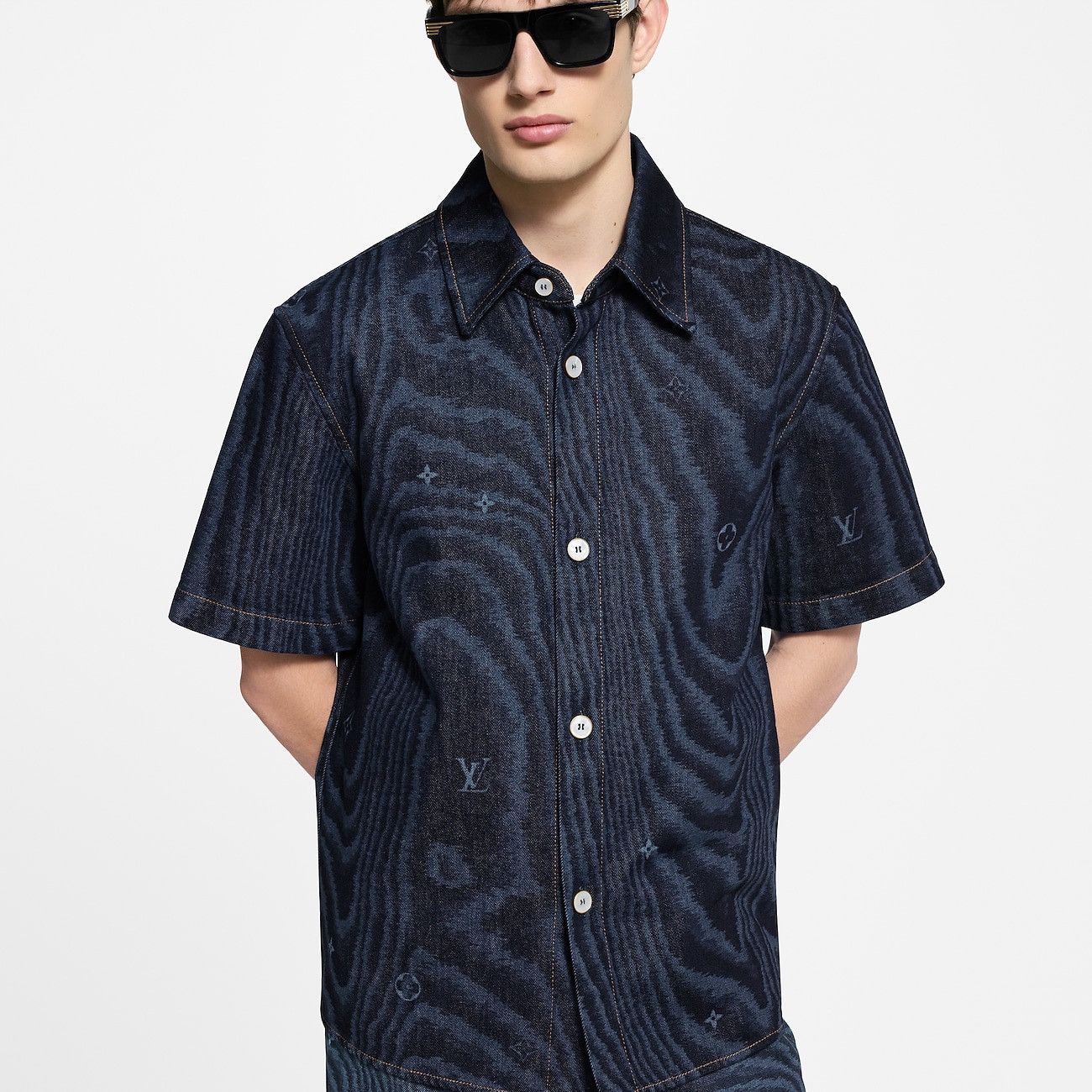 Louis Vuitton Louis Vuitton Short Sleeved Denim Shirt Size US S / EU 44-46 / 1 - 3 Thumbnail