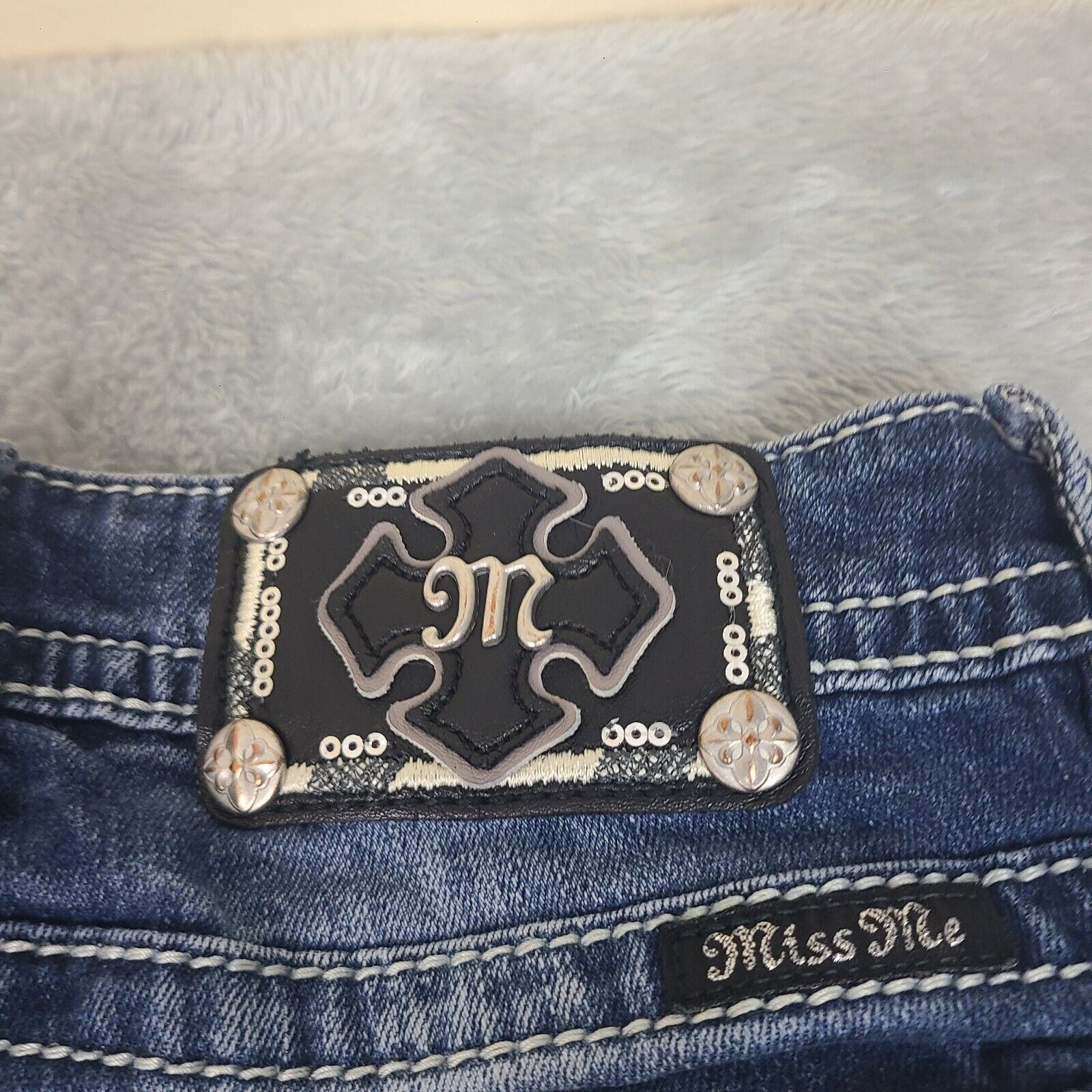 Miss Me Miss Me Jeans Sz 26 Signature Straight FIt Rhinestone Low Ri Size 26" / US 2 / IT 38 - 8 Thumbnail