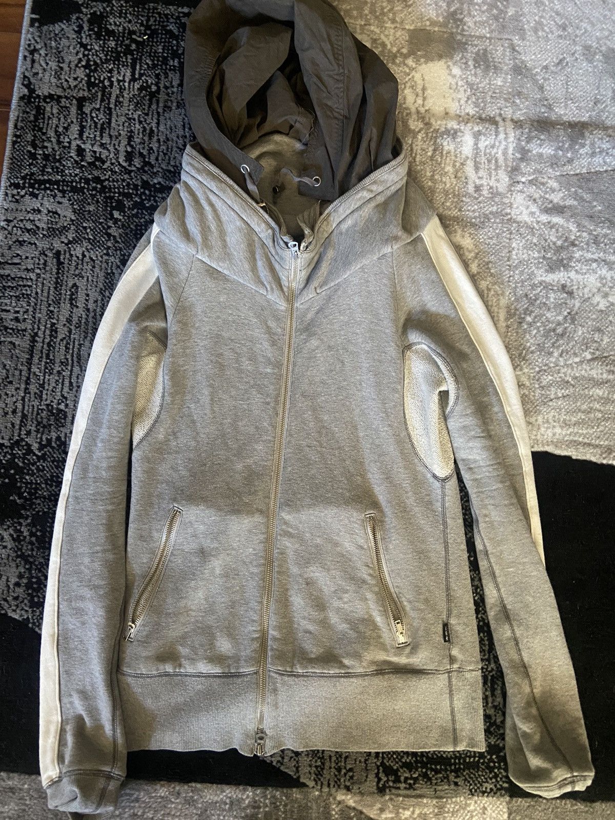 Other Designers Le Grande Bleu (L.G.B.) - L.G.B. Bono Sweat