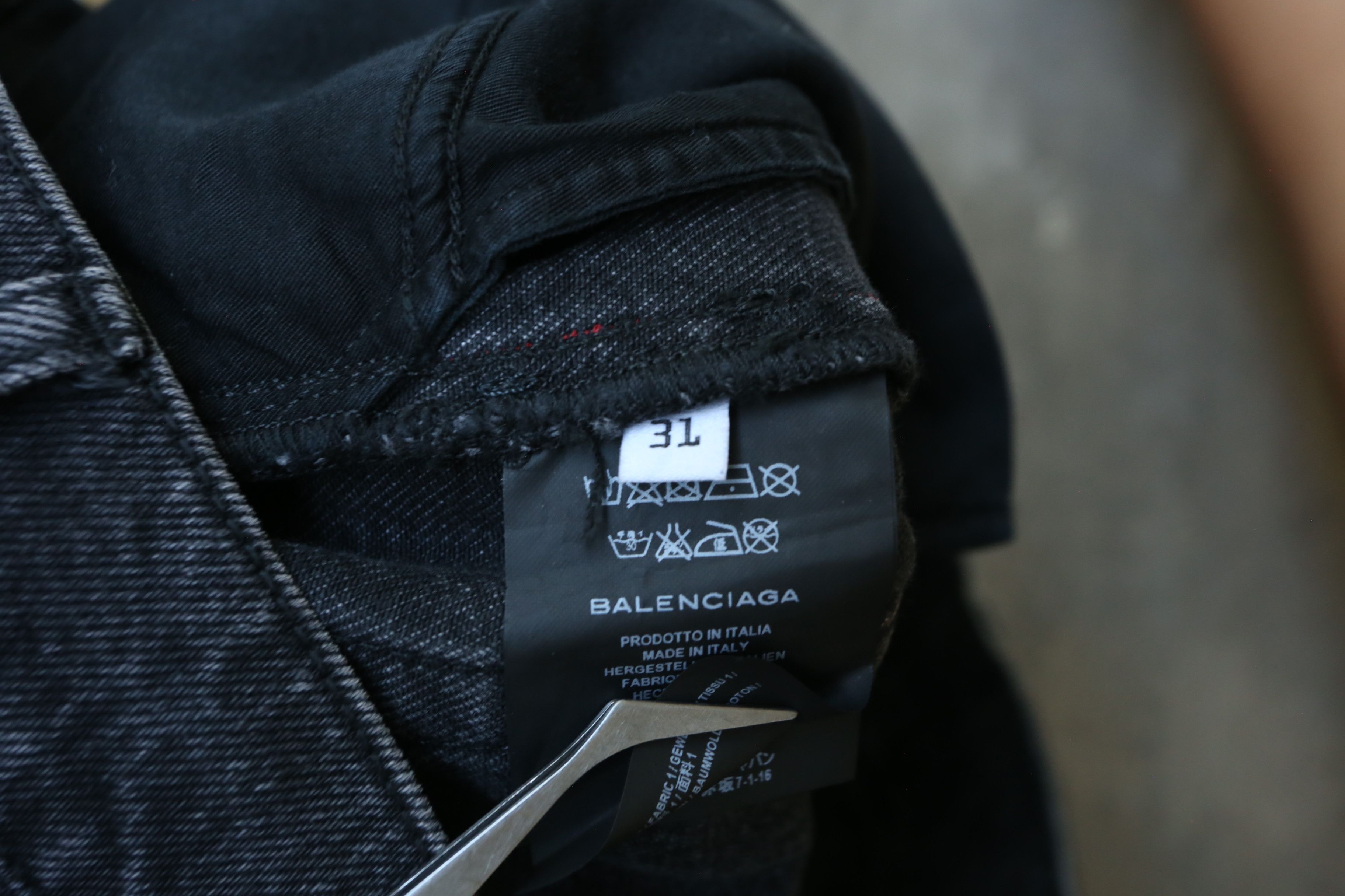 Balenciaga Balenciaga - Demna Gvasalia - S/S 17 - Red Stripe Denim Jean Size US 31 - 8 Thumbnail