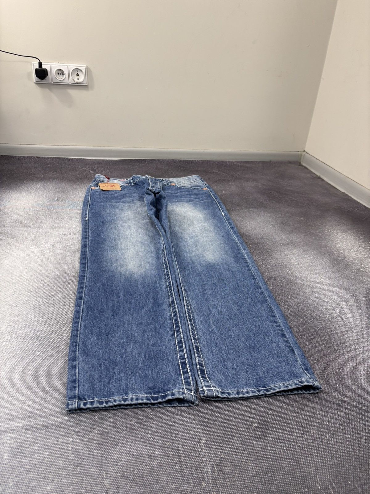 True Religion True Religion NWT Joey Super T Men’s Washed Blue Denim Jeans Size US 36 / EU 52 - 3 Thumbnail