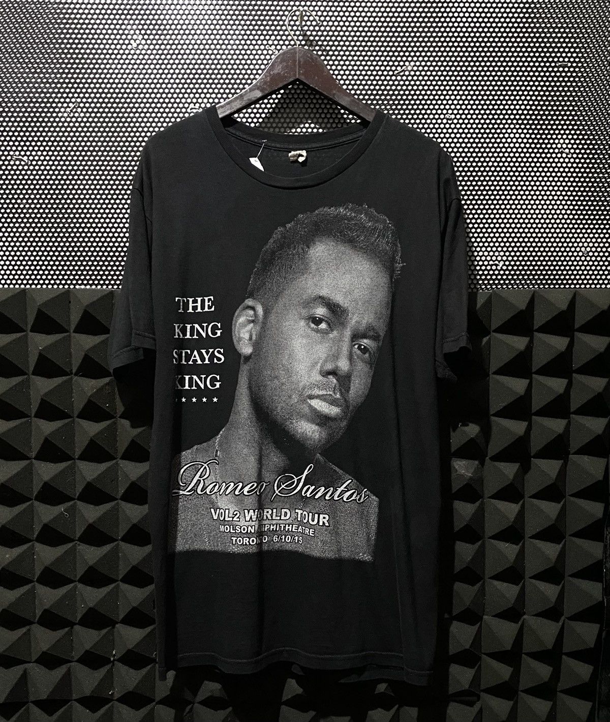 Alstyle × Band Tees Tshirt Singer’s Romeo Santos World Tour Toronto King Latino Size US XL / EU 56 / 4 - 1 Thumbnail