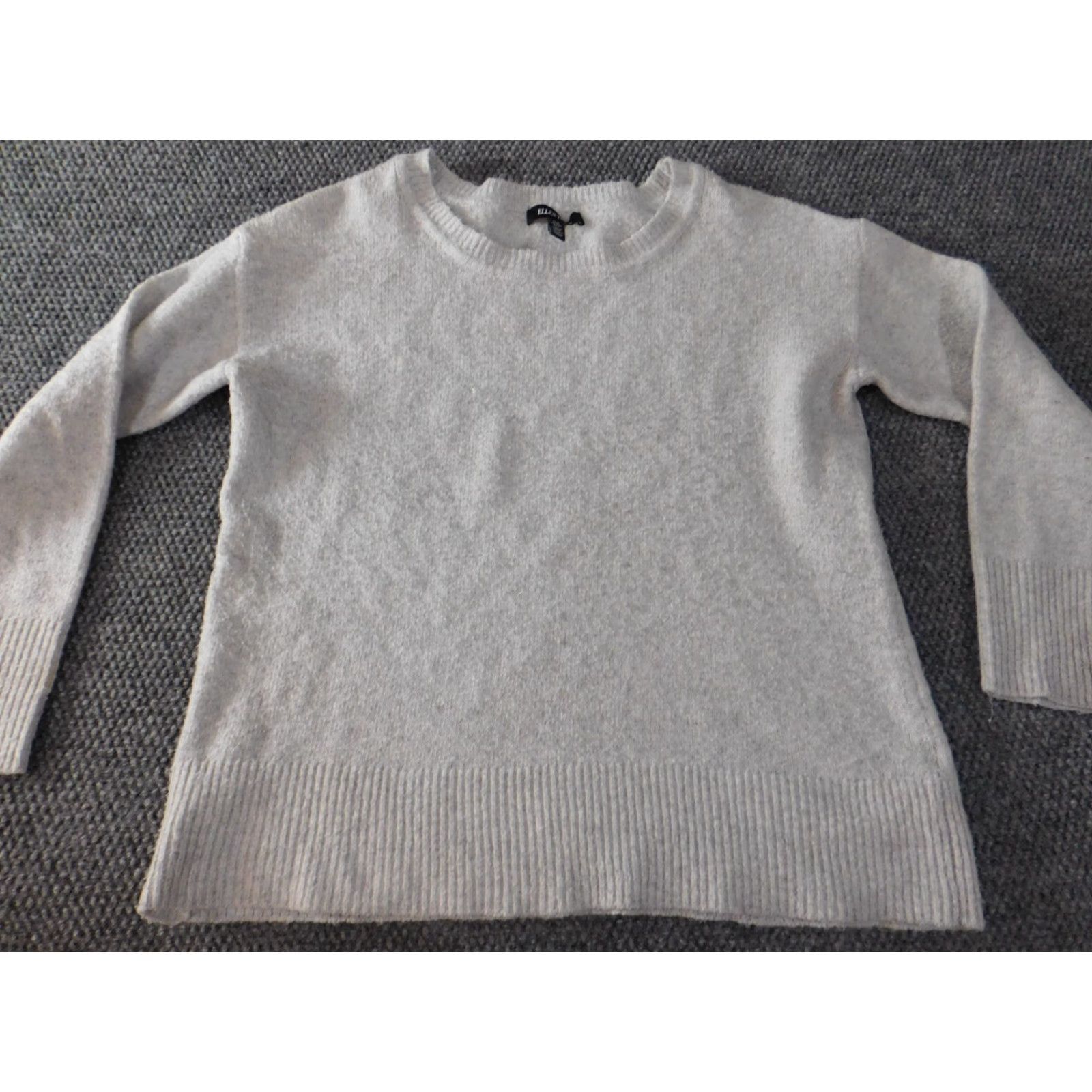 Ellen Tracy Ellen Tracy Womens Sweater M Gray Crewneck Pullover Knit Cotton Cable Knit Raglan Sleeve Button Details Parka? Size M / US 6-8 / IT 42-44 - 2 Thumbnail