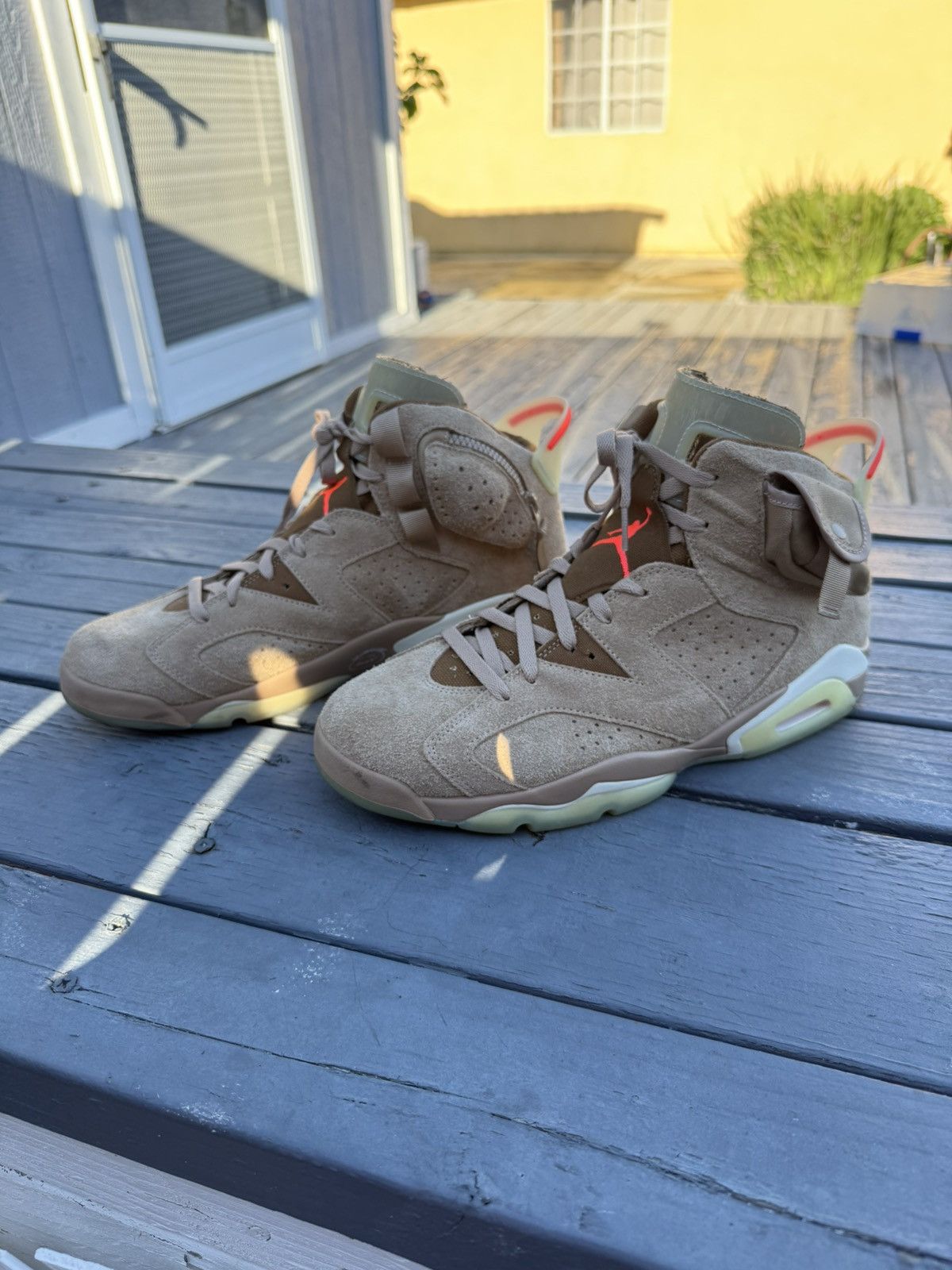 Jordan Brand × Travis Scott Jordan 6 Travis Scott British Khaki Size US 11.5 / EU 44-45 - 2 Thumbnail