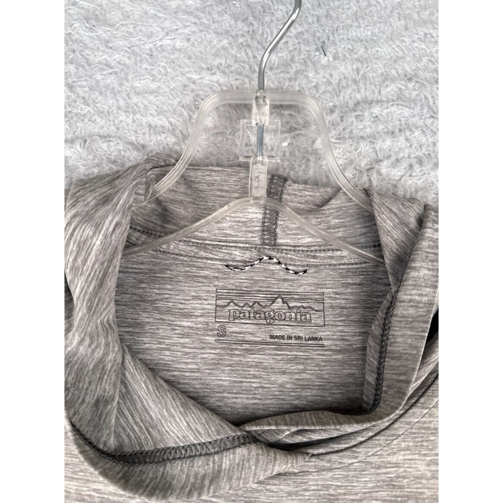 Patagonia Patagonia Hoodie Women Small Gray Pullover Polyester Logo Sweatshirt Hooded Lightweight Activewear Size S / US 4 / IT 40 - 6 Thumbnail