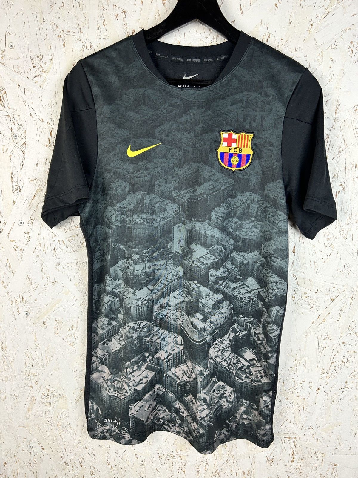 Nike Vintage Nike FC Barcelona 2013 FCB Pre Match Training Jersey Size US S / EU 44-46 / 1 - 1 Thumbnail