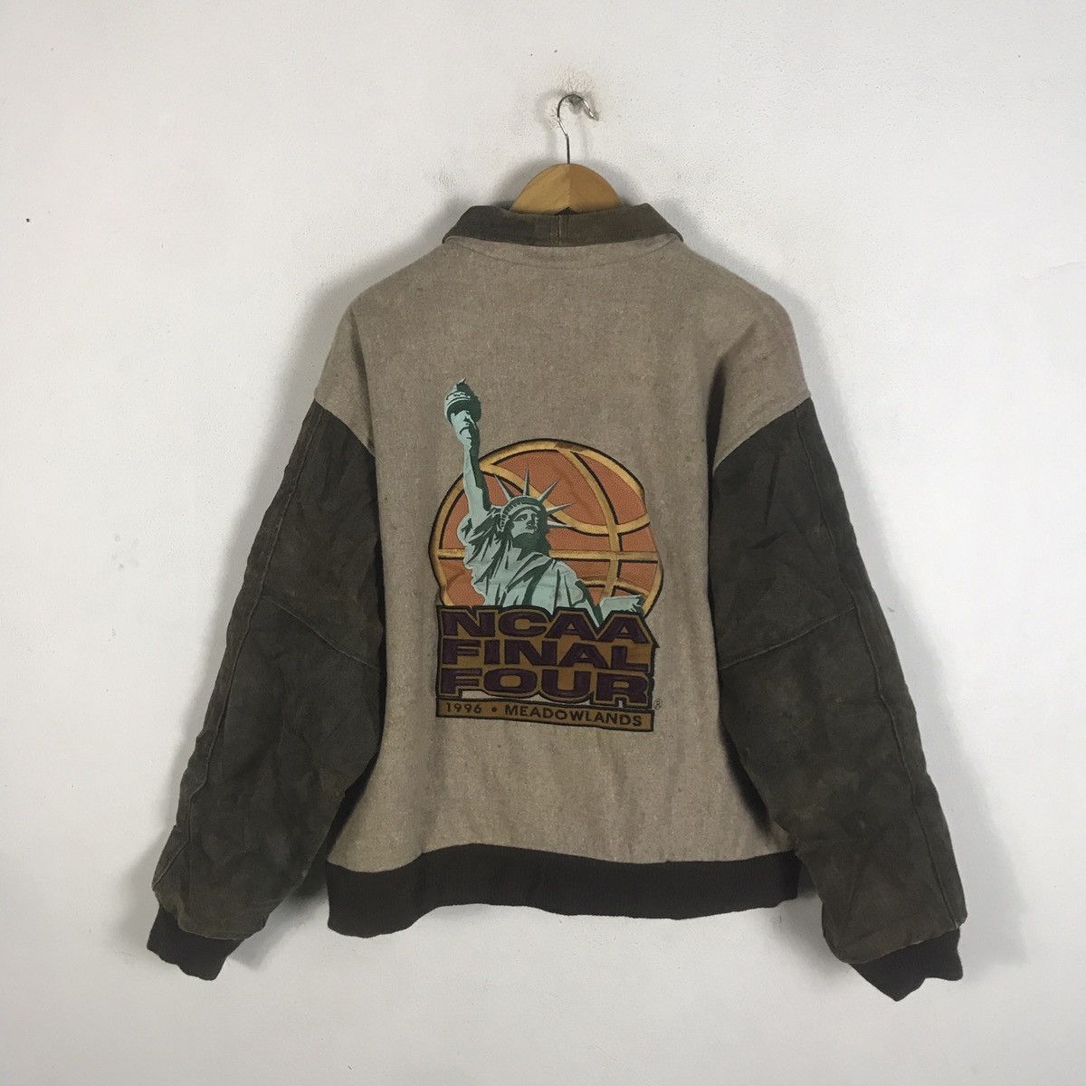 NCAA × Vintage 🔥Rare🔥Vintage ‘96 NCAA MEADOWLANDS FINAL FOUR Varsity Jacket Size US L / EU 52-54 / 3 - 1 Thumbnail