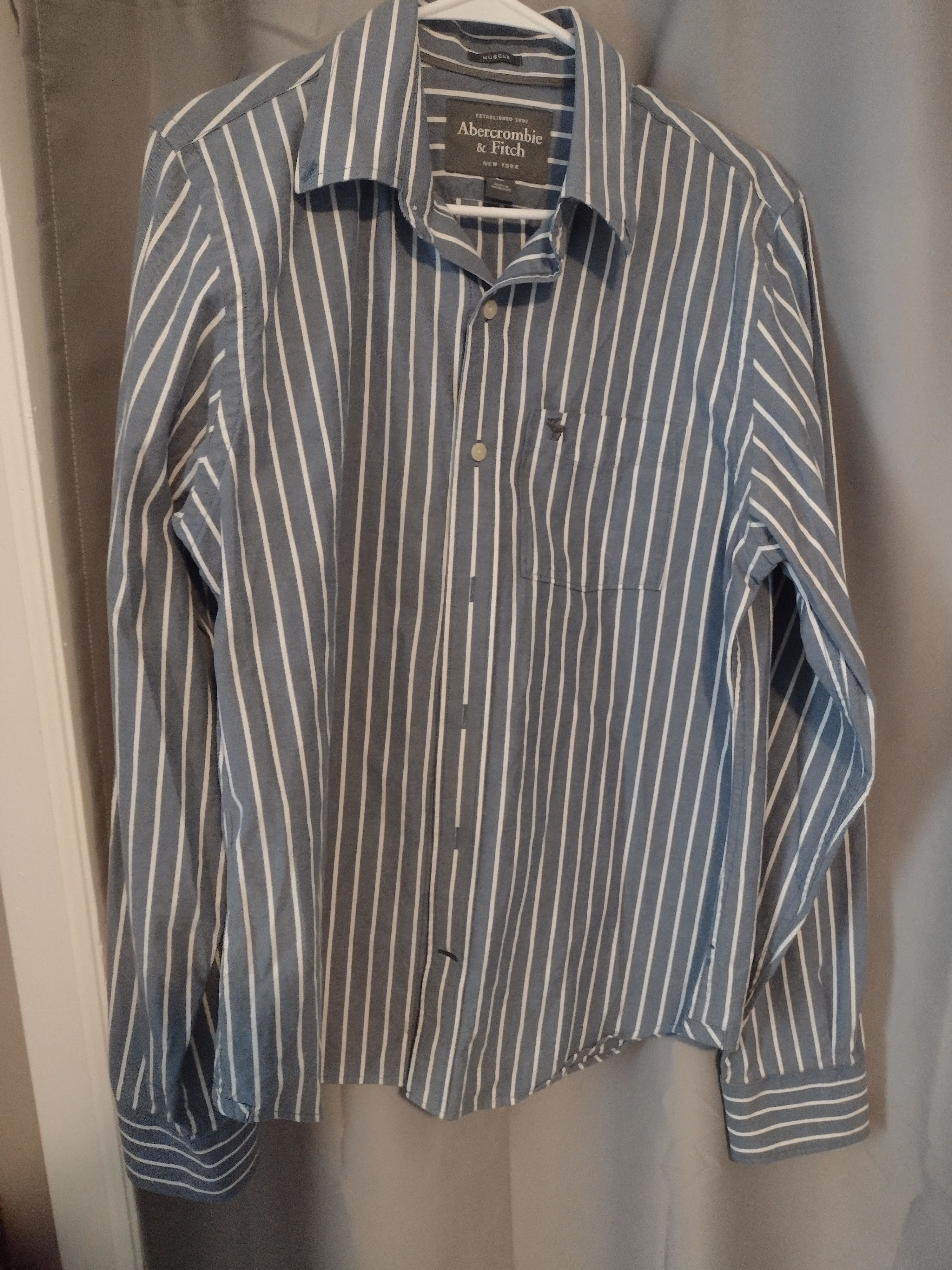 Abercrombie & Fitch Mens large Abercrombie Fitch long sleeve button down shirt Size US L / EU 52-54 / 3 - 1 Thumbnail