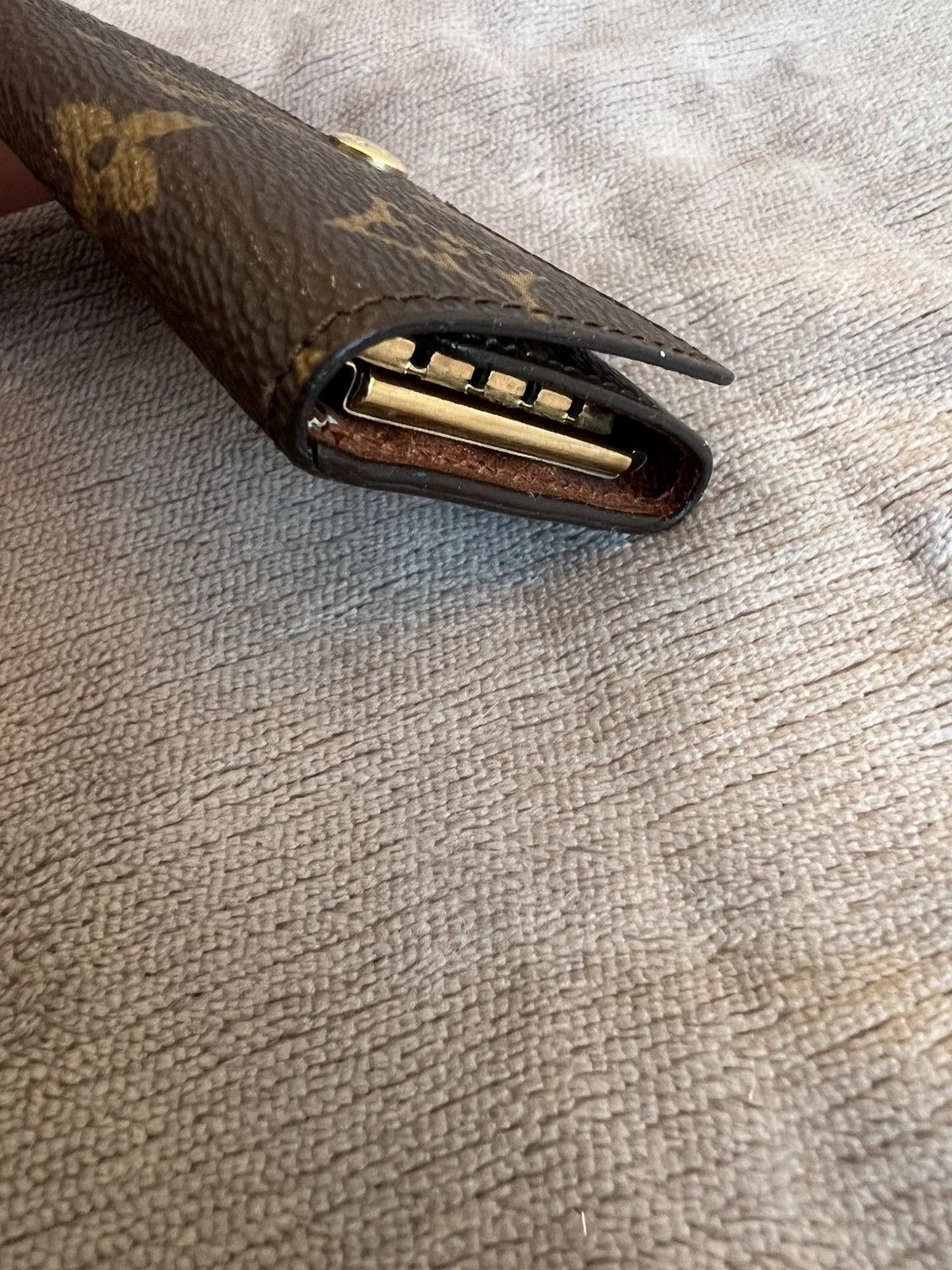 Louis Vuitton Louis Vuitton monogram 4 key holder Size ONE SIZE - 12 Thumbnail