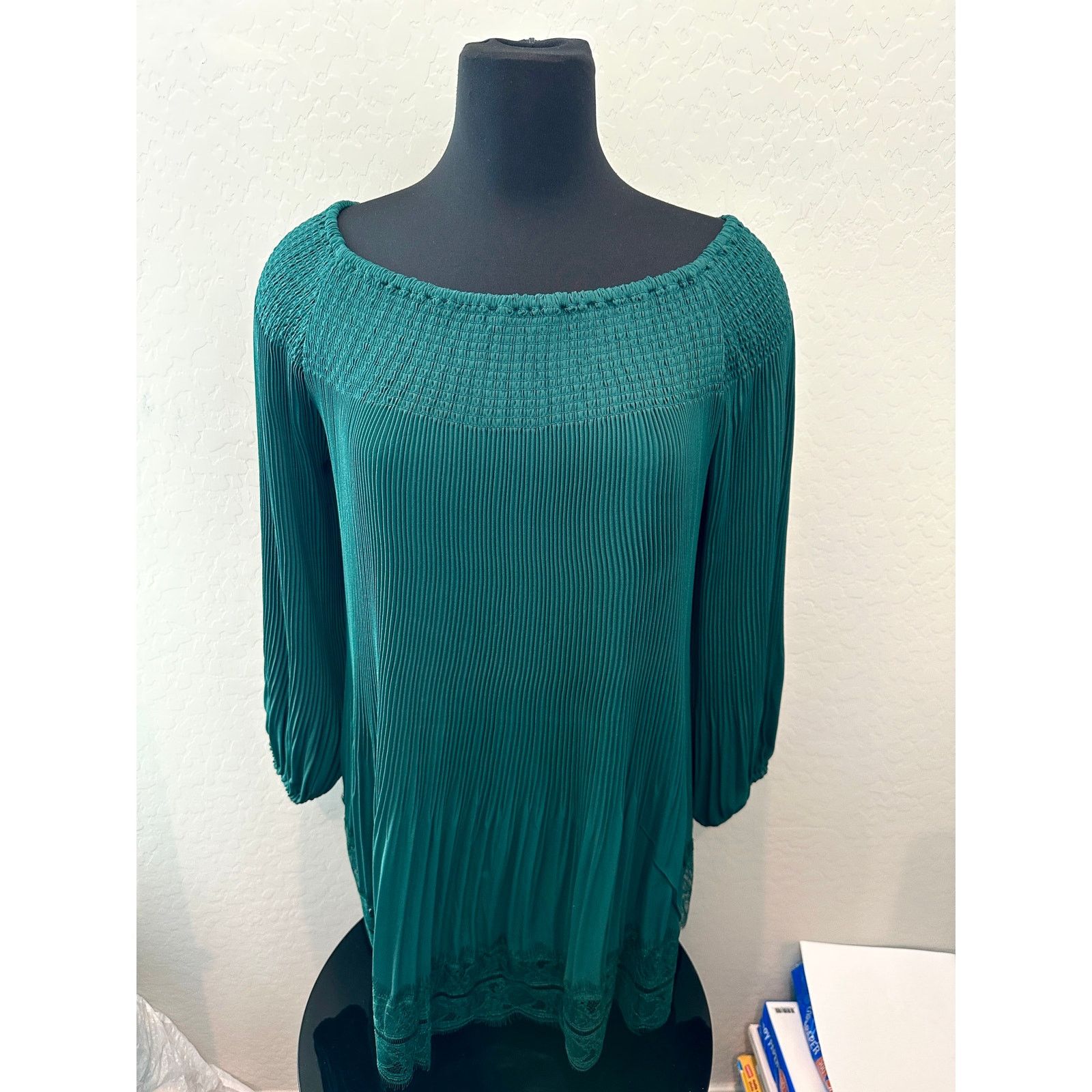 Other ALEX MARIE Green Silky Pleated Smocked Neck Lace Blouse Size L / US 10 / IT 46 - 2 Thumbnail