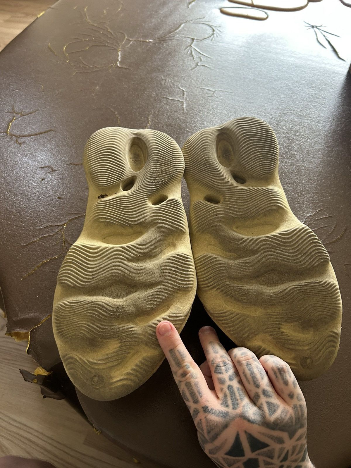 Yeezy Yeezy Foam Runner Sulfur Yellow Size 12 Size US 12 / EU 45 - 5 Thumbnail
