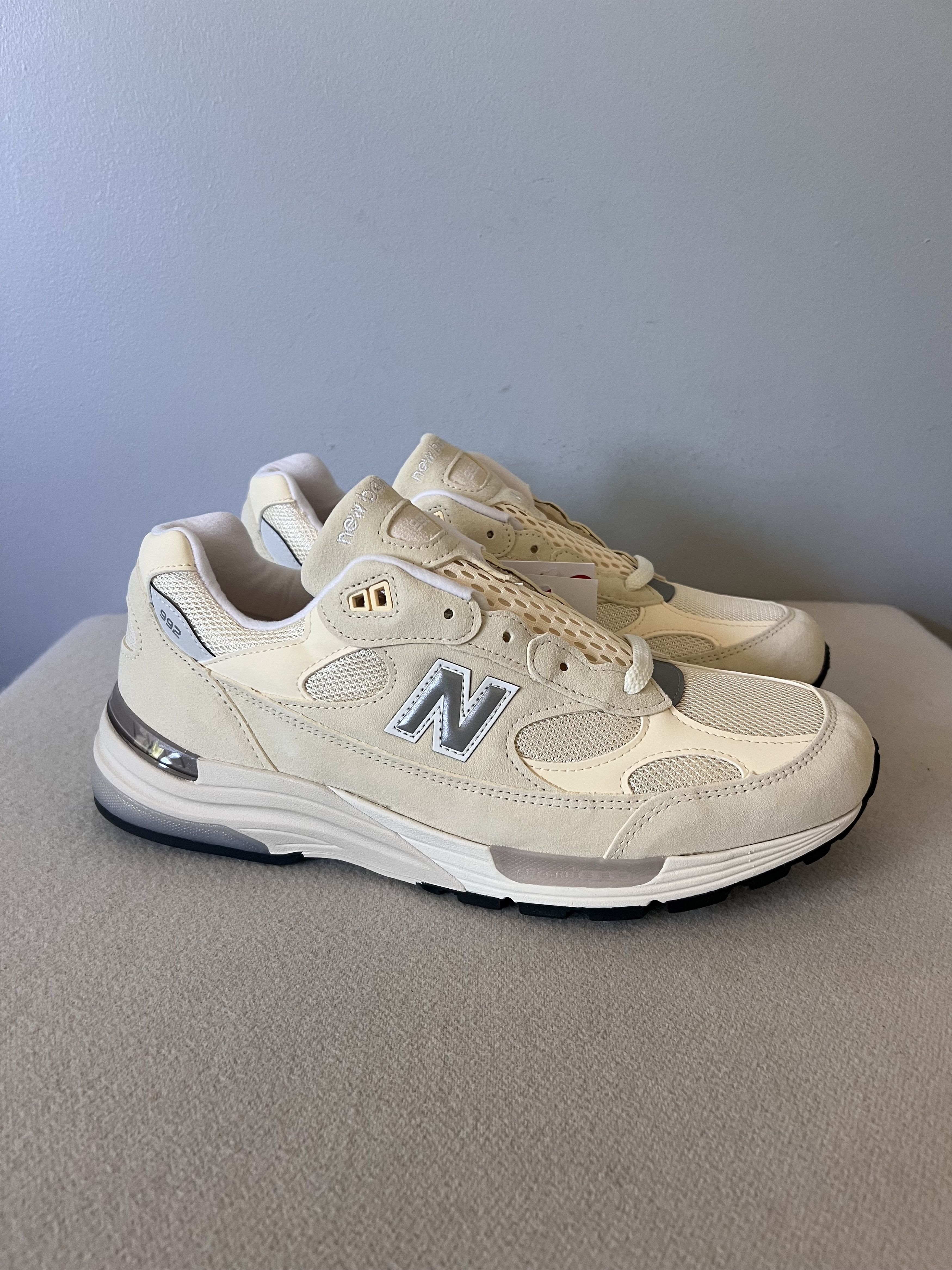 New Balance New Balance 992 in Calcium Cream Size US 11 / EU 44 - 1 Thumbnail