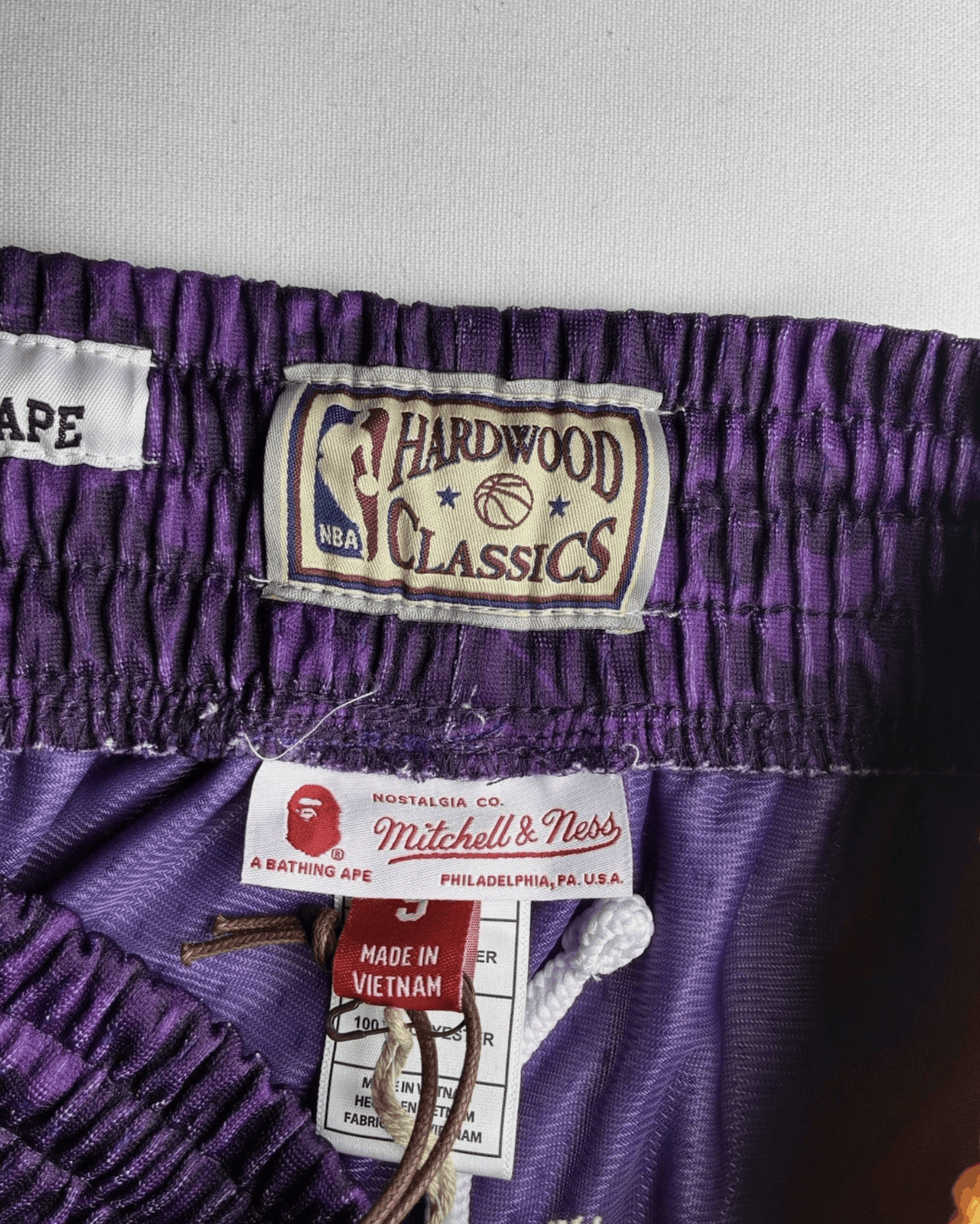 Bape × Mitchell & Ness NEW Bape x Mitchell & Ness Los Angeles Lakers Shorts Size US 30 / EU 46 - 6 Thumbnail