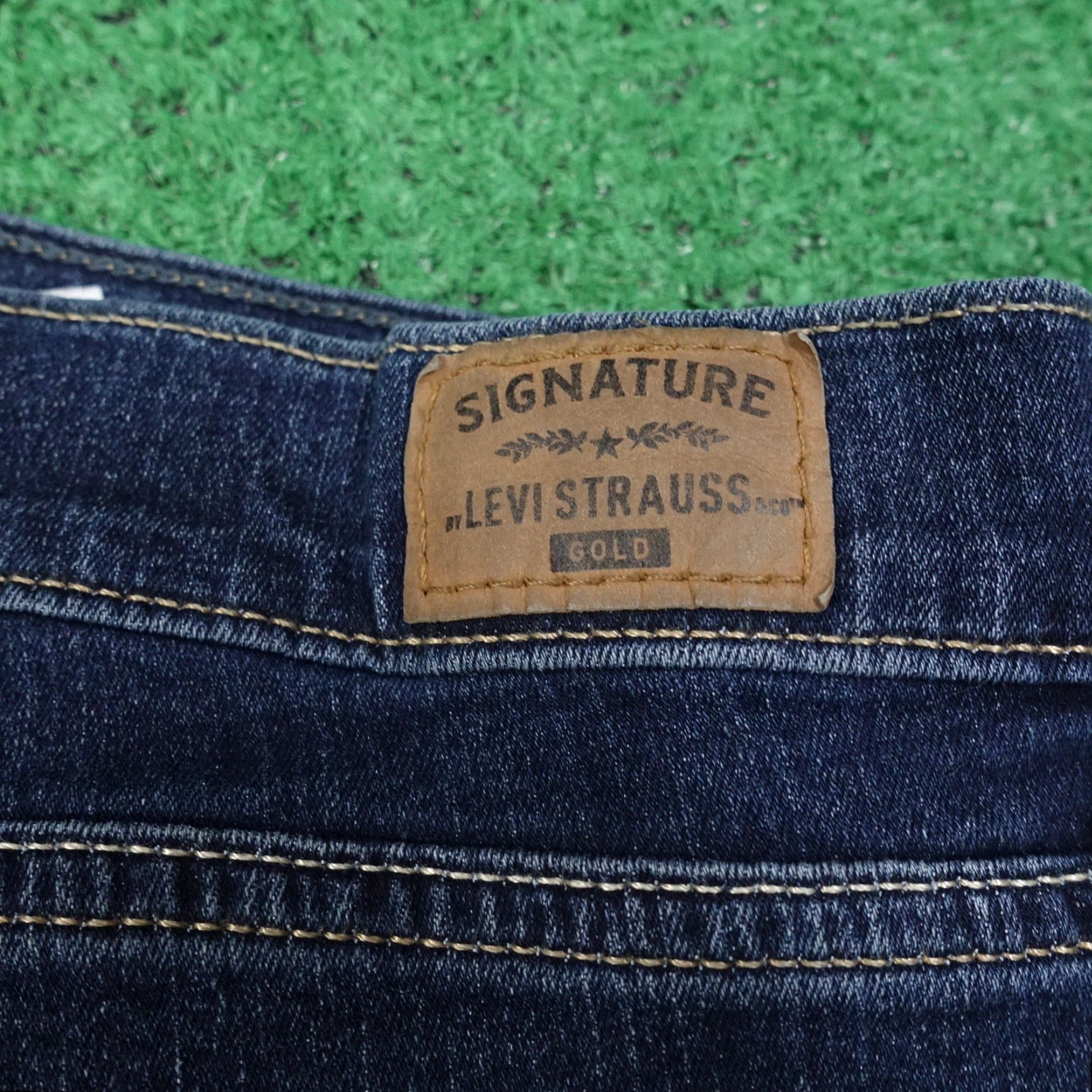 Levi's Vintage Levi's Levi Strauss Women's Curvy Fit Denim Jeans Blue 28 Regular Inseam 34" Lifestyle Size 28" / US 6 / IT 42 - 2 Thumbnail