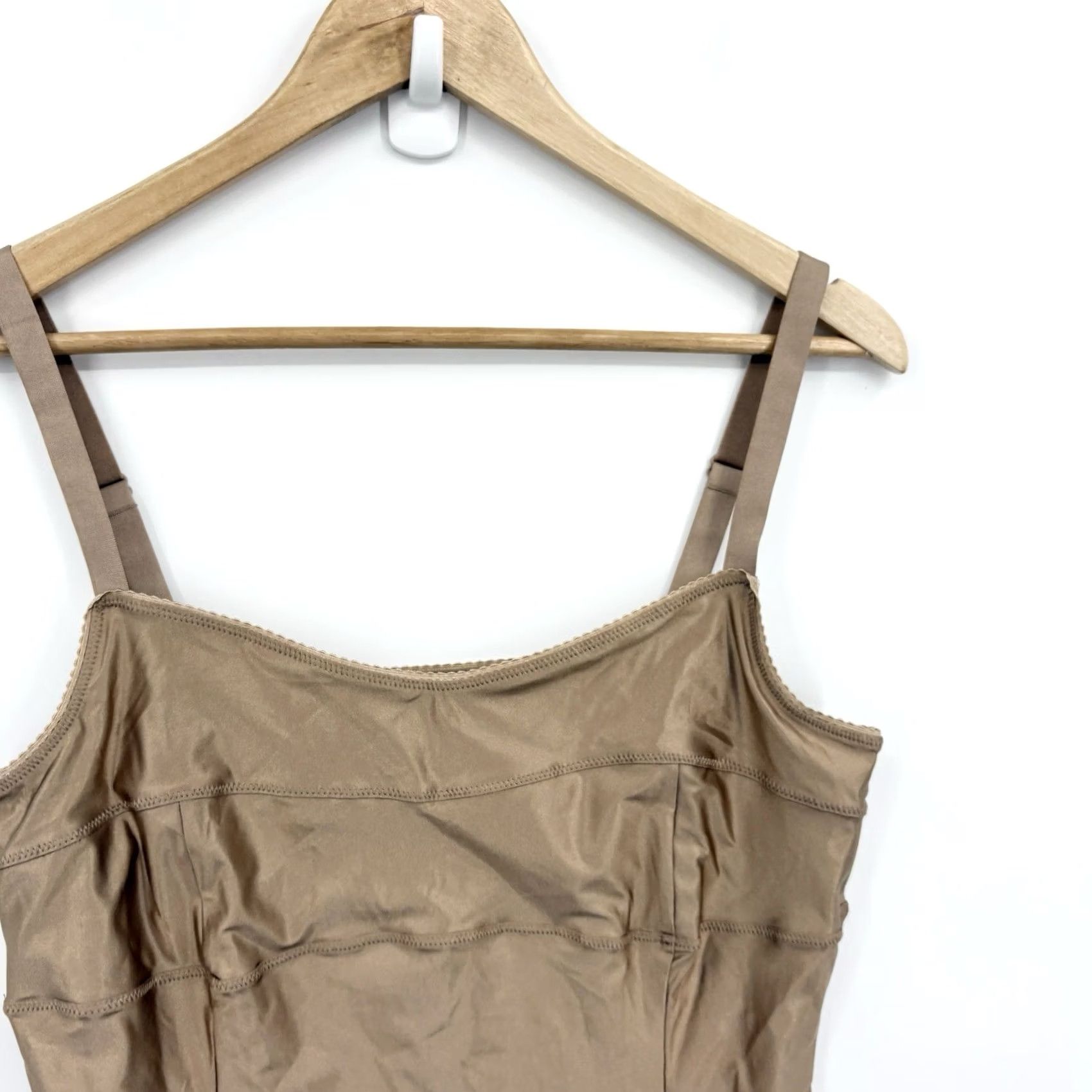 Aritzia Aritzia Ten Bustier Cami Top Women L Satinette Nocturne Festival Indie Glam Tank Cropped Sleeveless Gold Satin Bohemian City Classic Womens Size L / US 10 / IT 46 - 4 Thumbnail