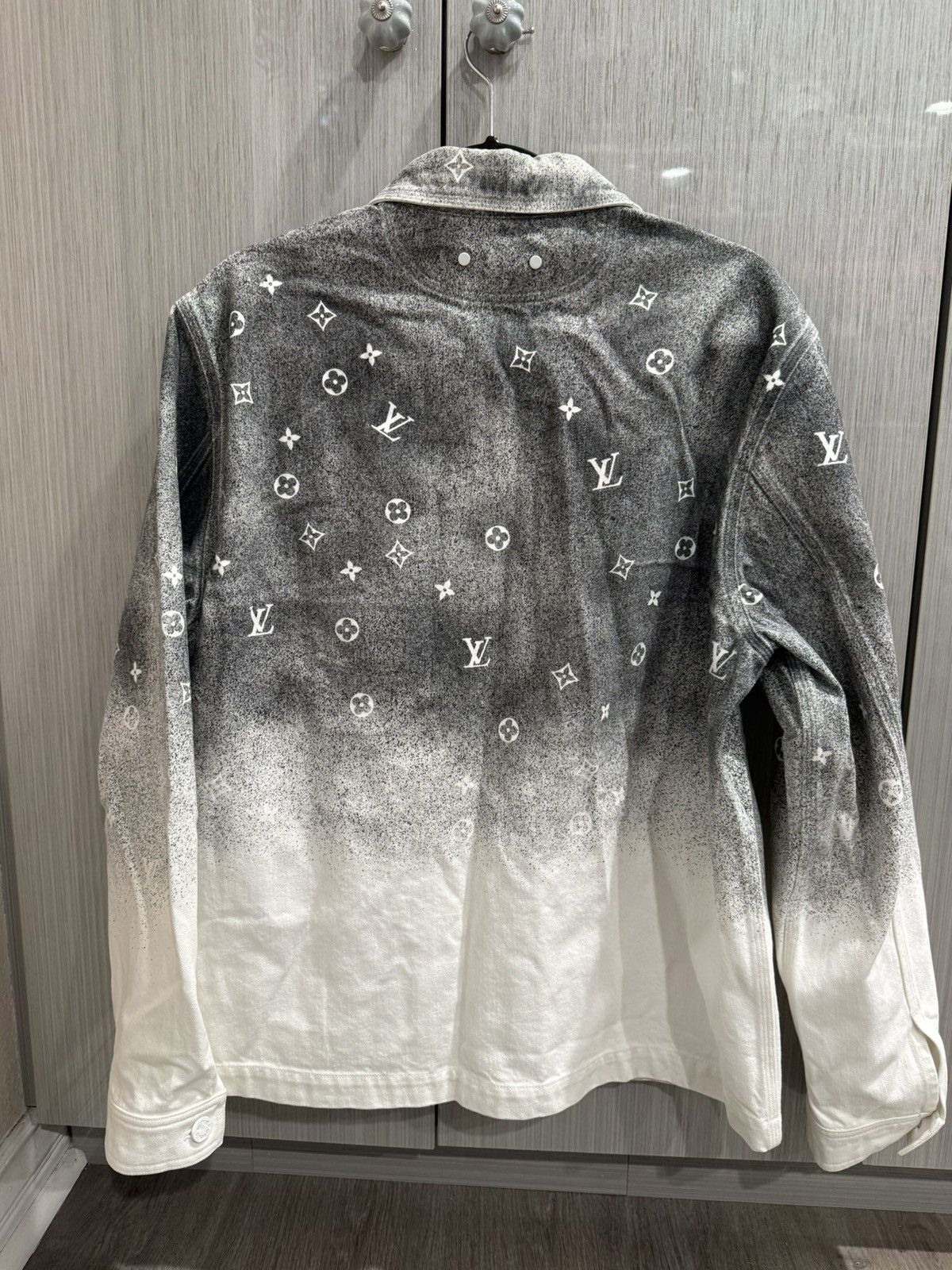 Louis Vuitton Louis Vuitton White Grey Monogram Spray Denim Overshirt Size US L / EU 52-54 / 3 - 4 Thumbnail