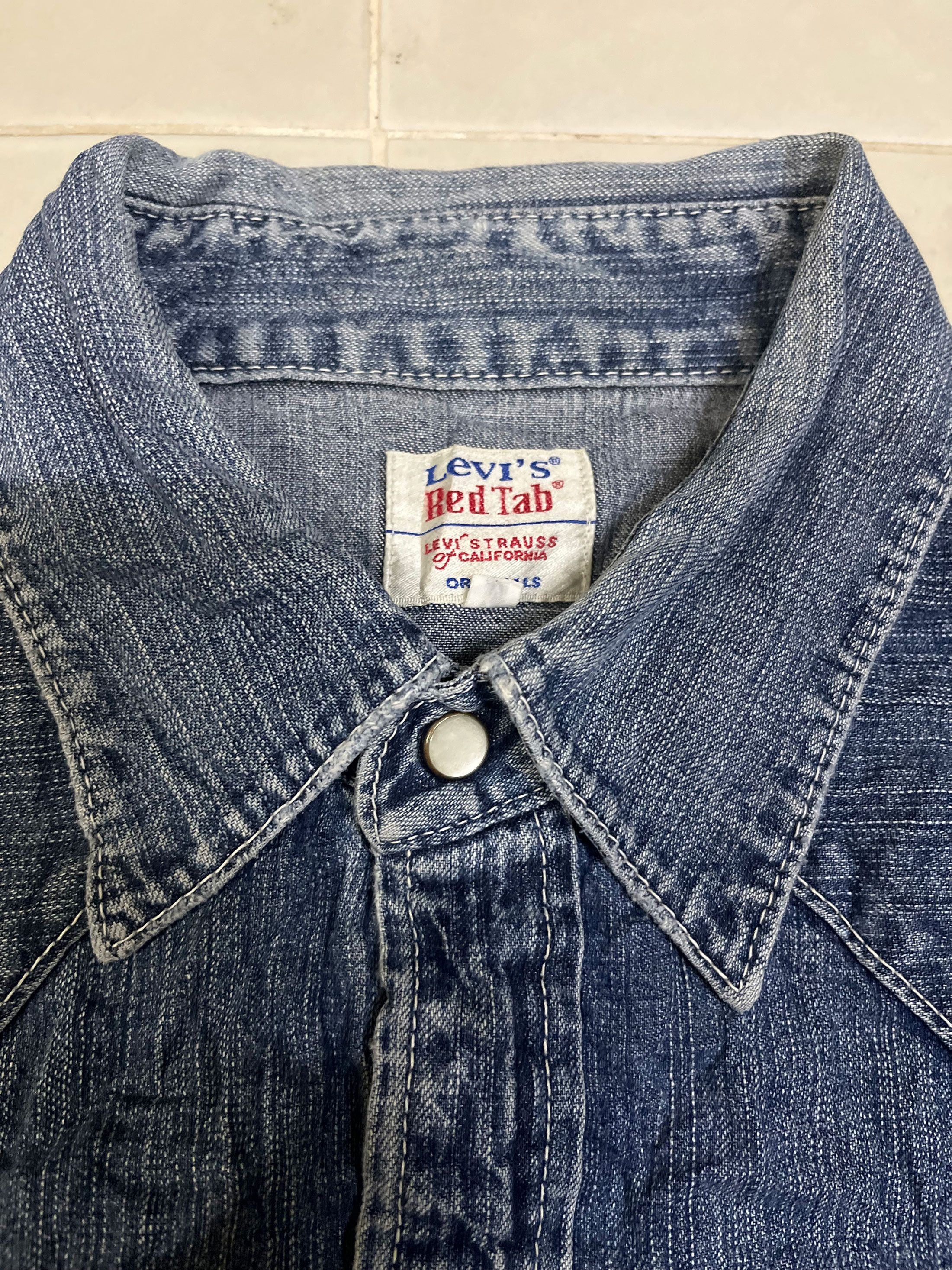 Designer Vintage Levis Pearl Snap Denim Western Dress Shirt Size US M / EU 48-50 / 2 - 2 Thumbnail