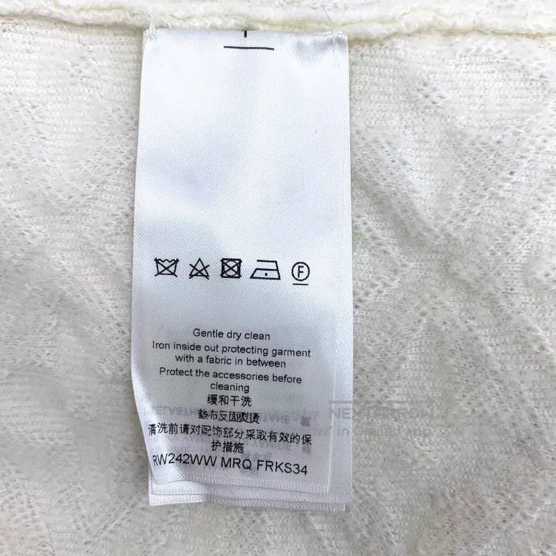 Louis Vuitton Louis Vuitton 24 beige logo embossed full-print cotton cre Size S / US 4 / IT 40 - 7 Thumbnail