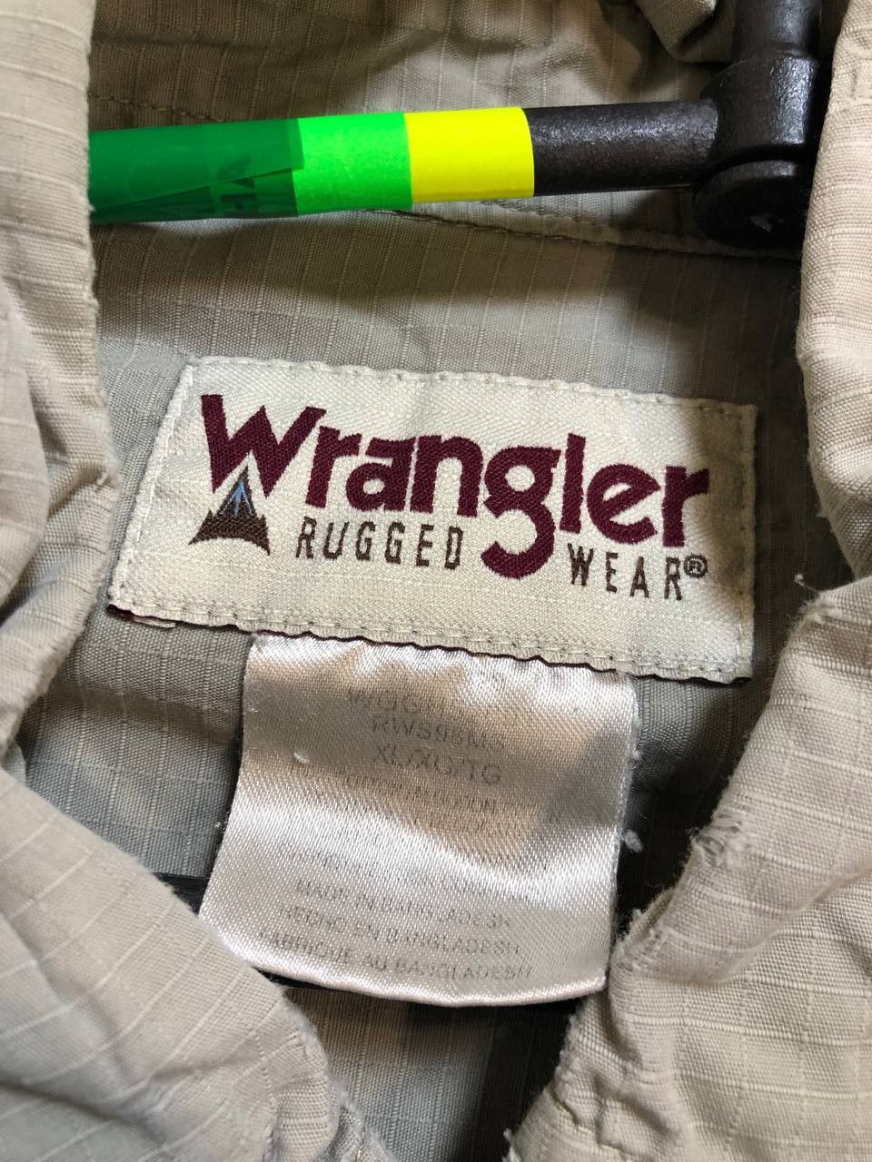 Wrangler Vintage Wrangler Men's Khaki Button-Up Shirt Short Sleeve Size US XL / EU 56 / 4 - 2 Thumbnail