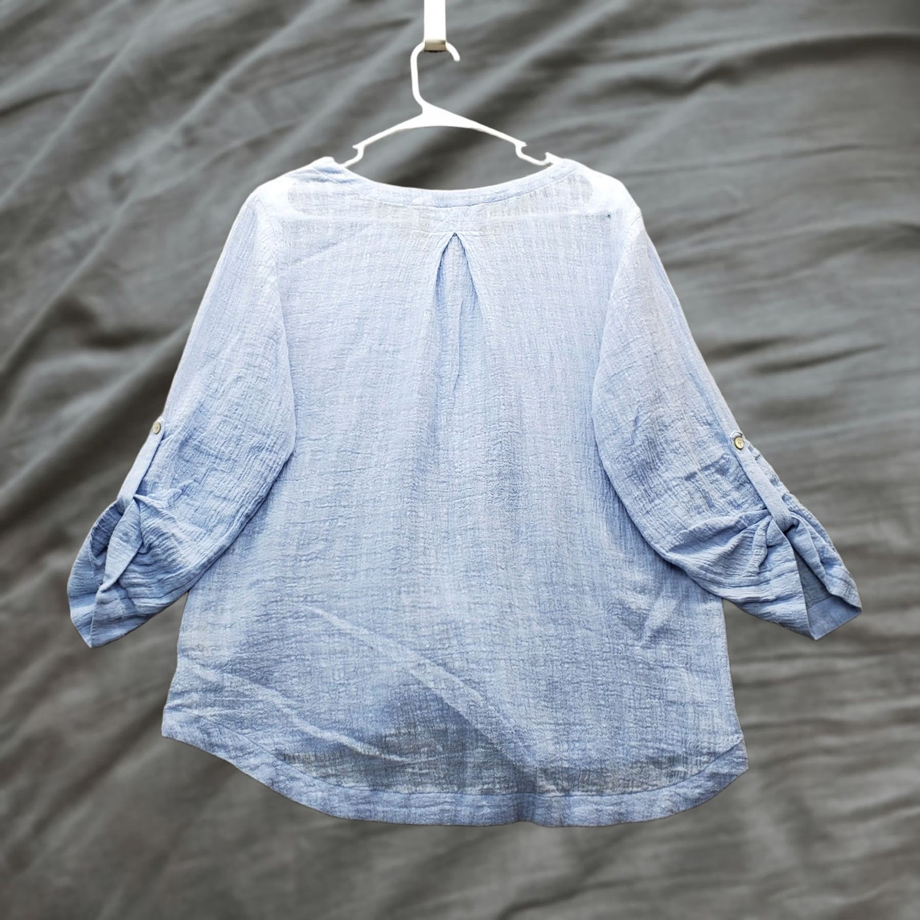 Soft Surroundings Soft Surroundings Blouse Womens Size S Blue Linen Roll & Tab Sleeves V-Neck Shirt Ladies Small Blue Linen Blouse V-Neck Size S / US 4 / IT 40 - 1 Thumbnail
