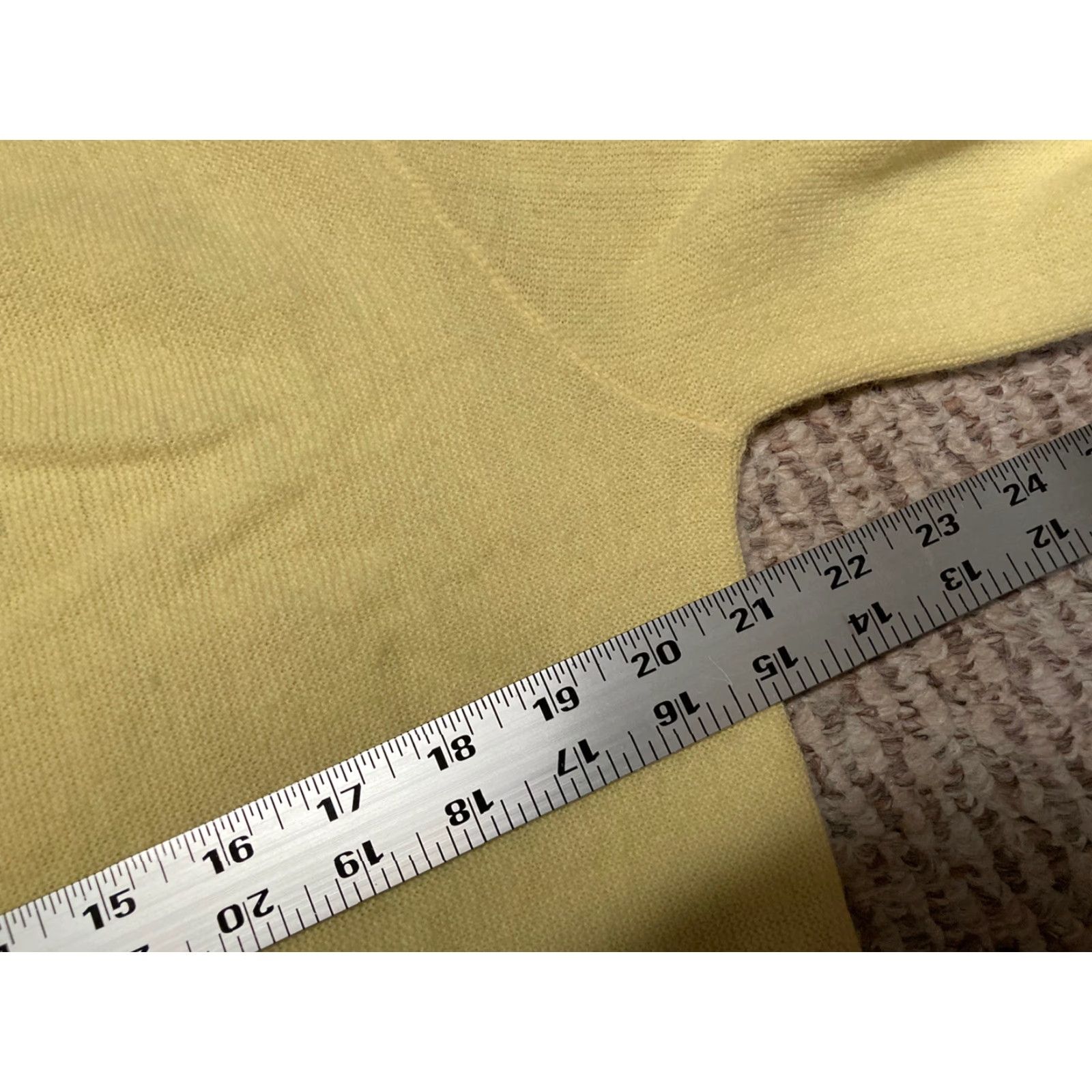 Lacoste VINTAGE Lacoste Mens Yellow Crew Neck Sweater L Retro M/L Stains Size US L / EU 52-54 / 3 - 5 Thumbnail