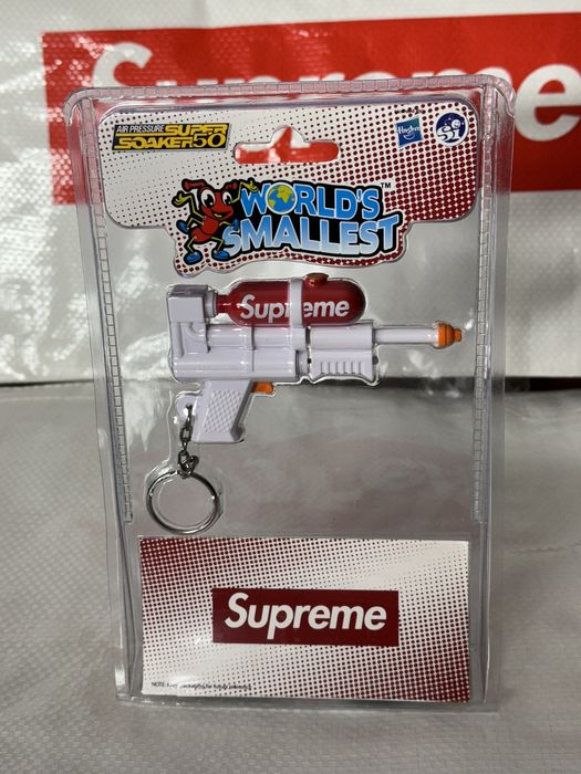 Supreme super 2024 soaker keychain