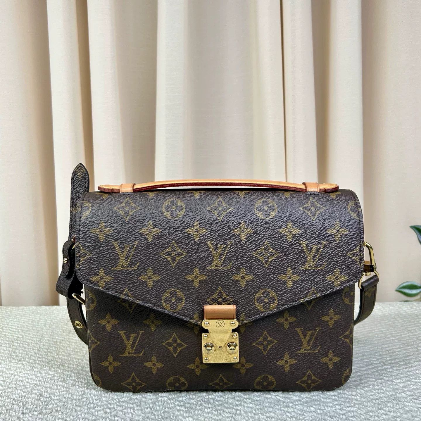 Louis Vuitton Pre-loved Bag Very good condition Size ONE SIZE - 1 Thumbnail