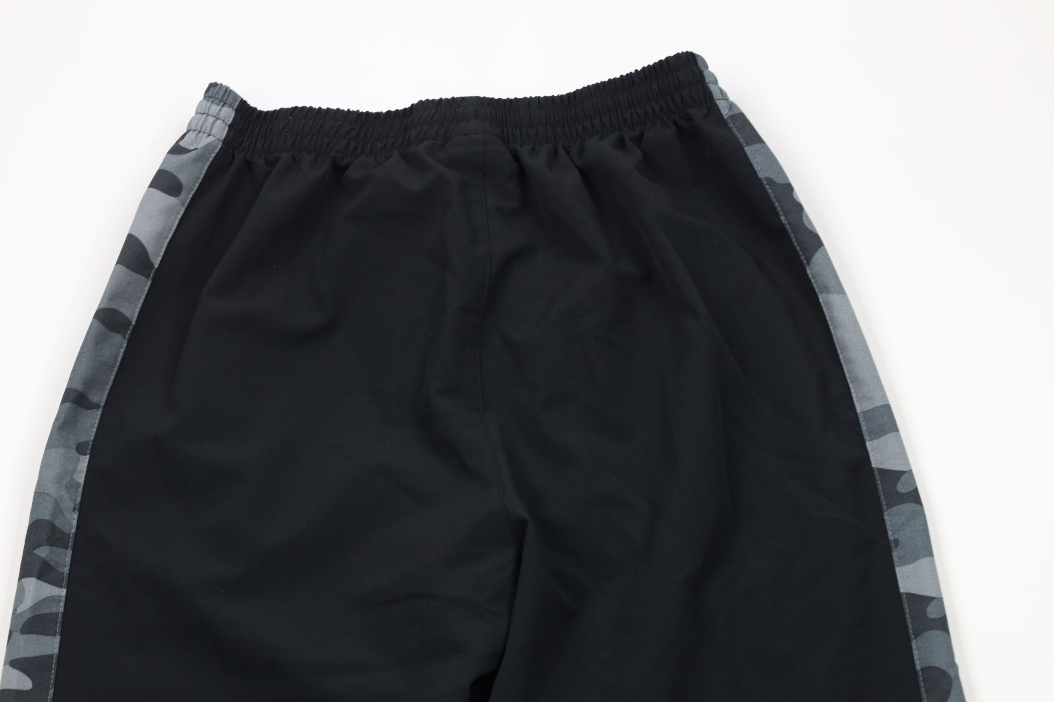 New Balance × Vintage Vintage New Balance Reflective Logo Camouflage Pants Black Size US 36 / EU 52 - 12 Thumbnail