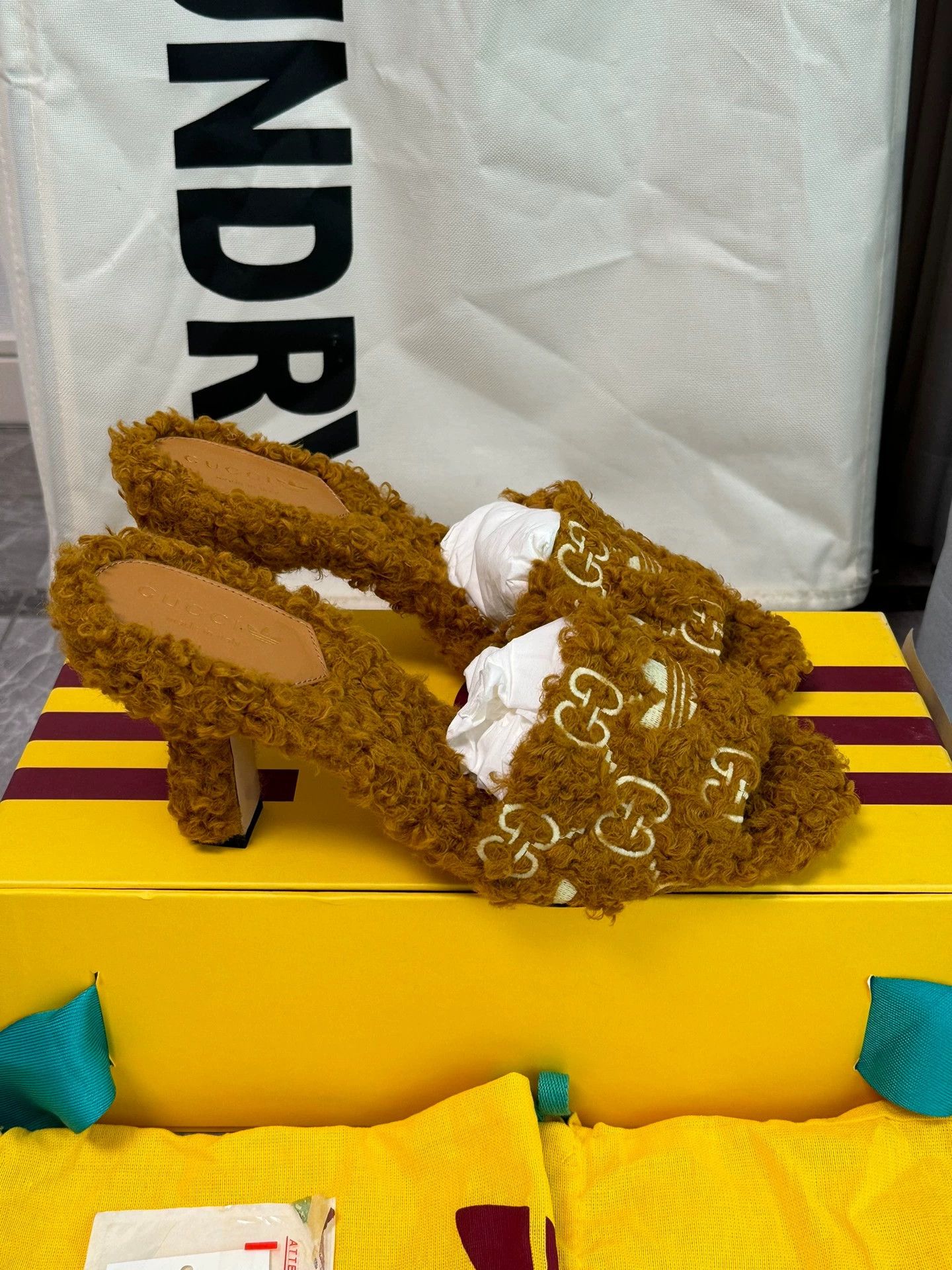 Gucci Gucci x Adidas Teddy Slide Brown 39 Size US 8.5 / IT 38.5 - 3 Thumbnail