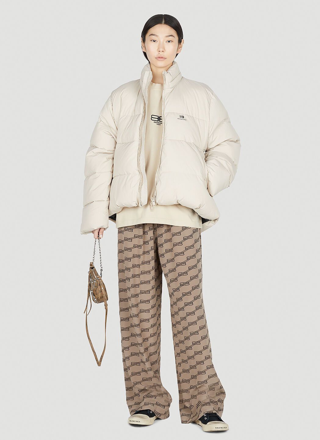Balenciaga o1bcso1str1124 C-Shape Puffer in Seashell Beige Size XS / US 0-2 / IT 36-38 - 2 Thumbnail