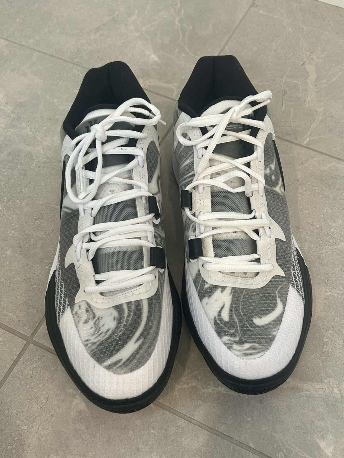 Nike NEW Nike Kyrie 8 Men’s Size US 11.5 / EU 44-45 - 3 Thumbnail