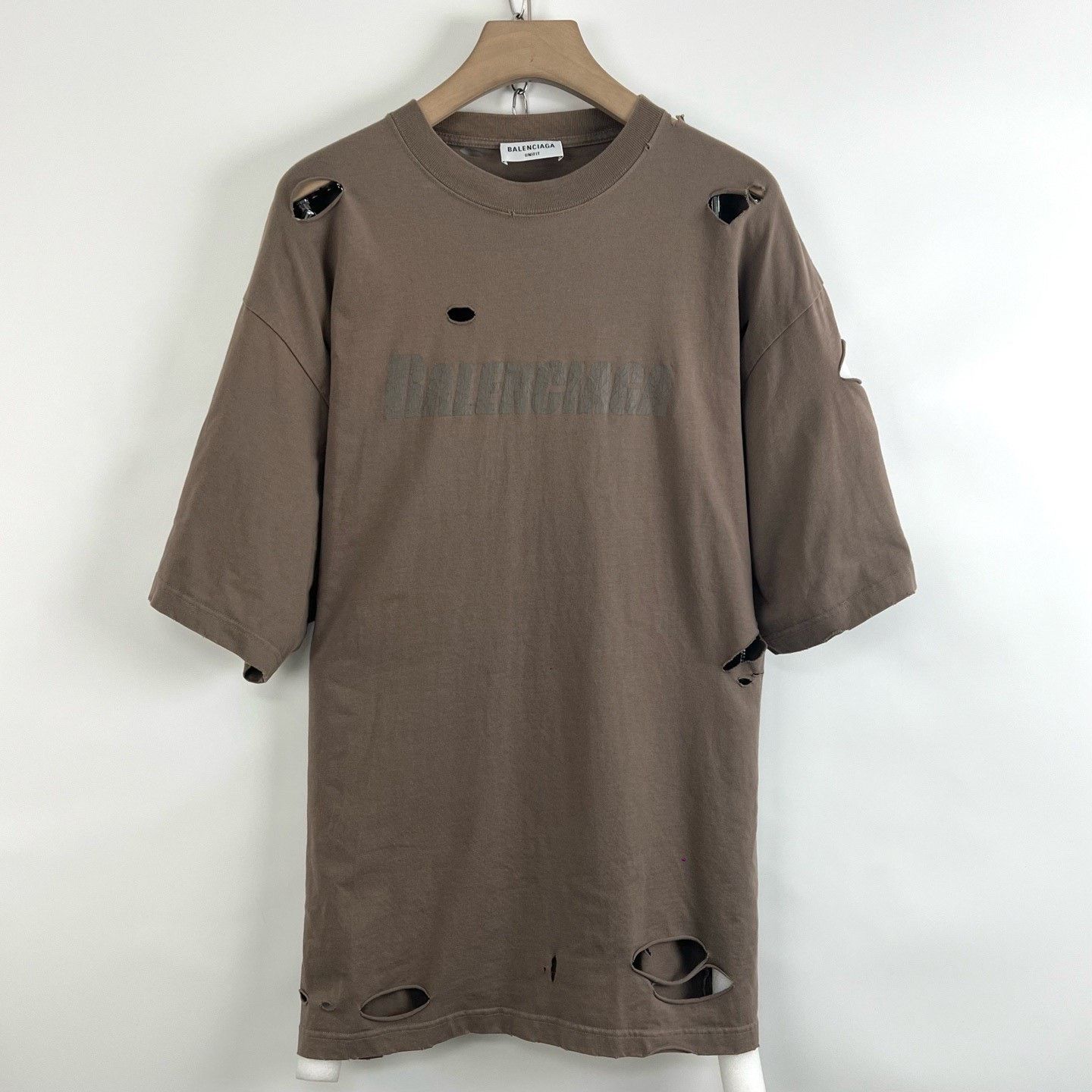 Balenciaga Balenciaga Large Hole Logo Print Crewneck T-shirt Size XS / US 0-2 / IT 36-38 - 1 Thumbnail