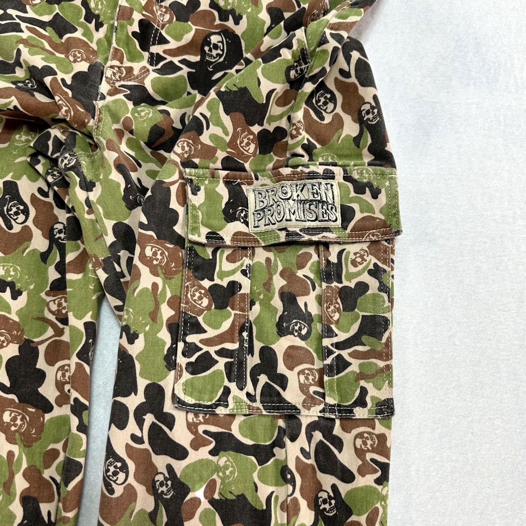 VINTAGE Broken Promises Pants Womens 7 Camo Grim Reaper Cargo 