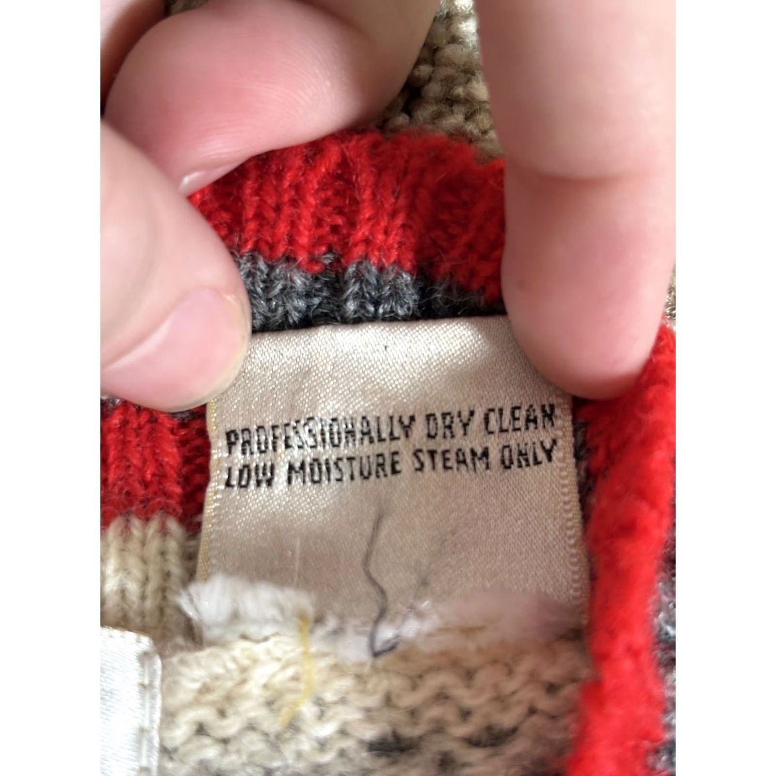 Vintage VINTAGE Field Gear Sweater Shirt Womens L 100% Wool Geometric Pattern V-Neck Pullover Beige Red Grey Size L / US 10 / IT 46 - 8 Thumbnail